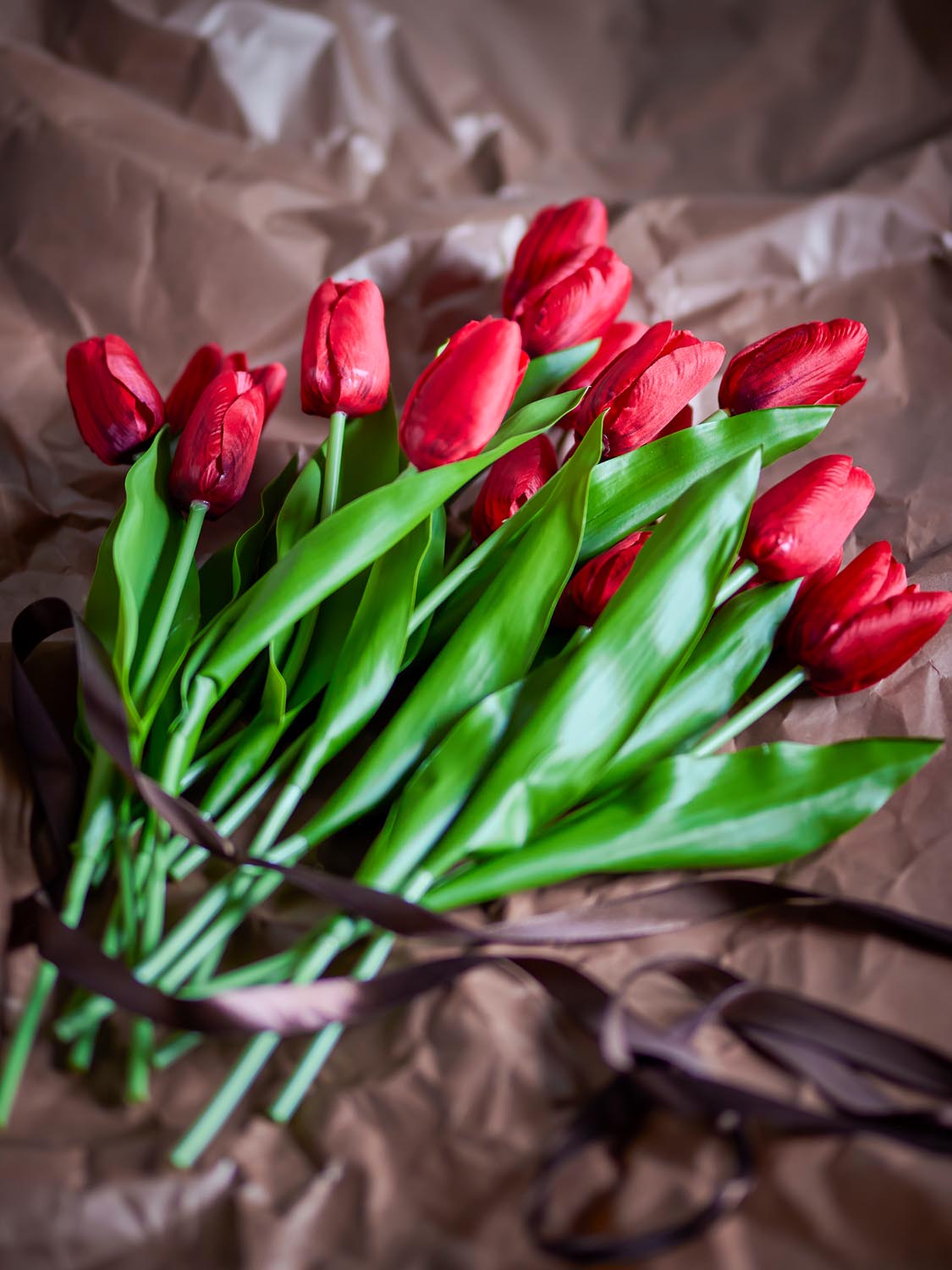 Tulip Blumenstrauß, Rot, Künstliche Blumen in Red präsentiert im Onlineshop von KAQTU Design AG. Kunstpflanze ist von Bloomingville