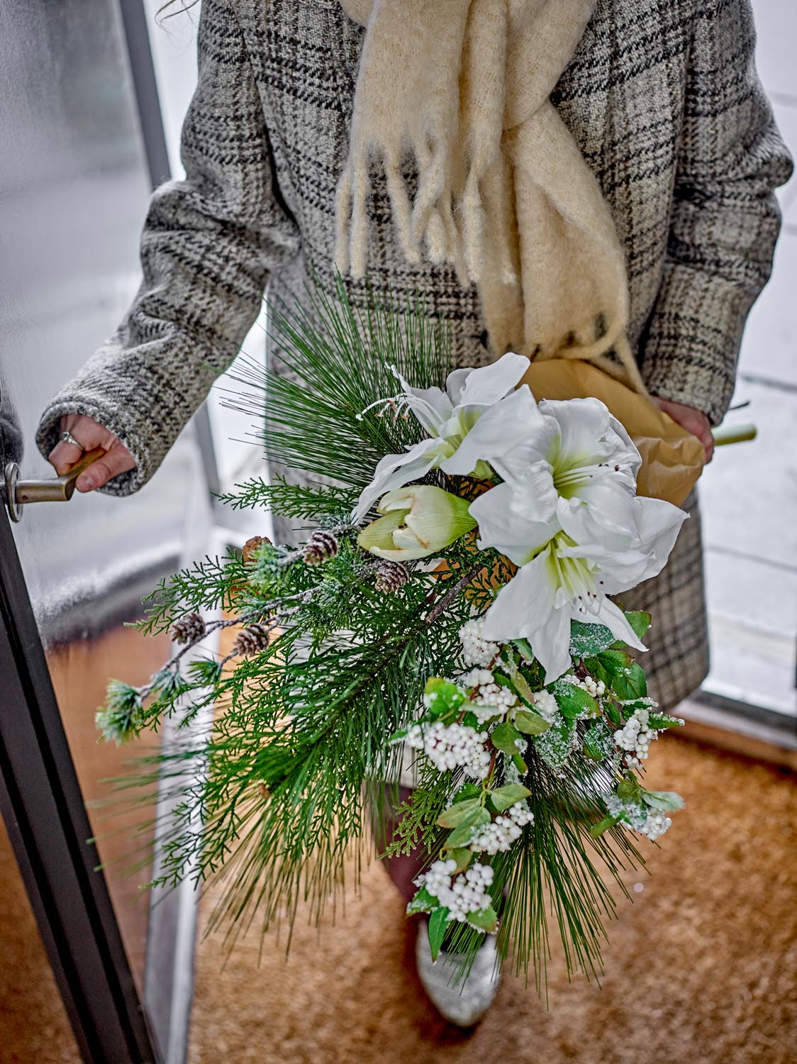 Kristin Blumenstrauß, Weiß, Künstliche Blumen in White präsentiert im Onlineshop von KAQTU Design AG. Kunstpflanze ist von Bloomingville
