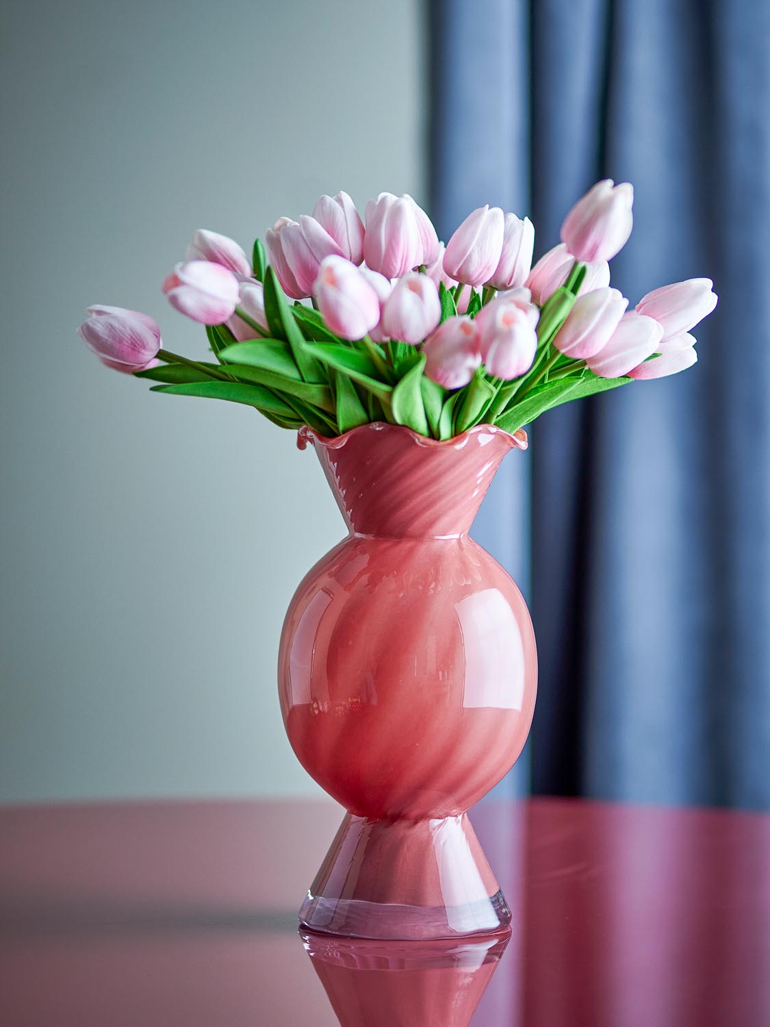 Rajan Vase, Rose, Glas in Rose präsentiert im Onlineshop von KAQTU Design AG. Vase ist von Bloomingville