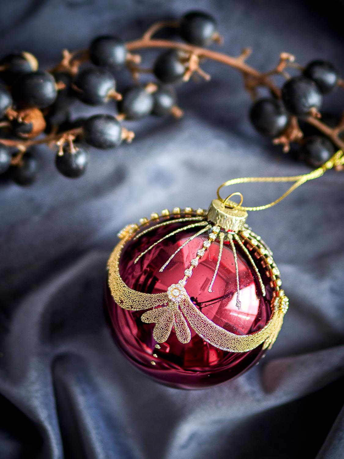 Suman Ornament, Rot, Glas in Red präsentiert im Onlineshop von KAQTU Design AG. Ornament ist von Bloomingville
