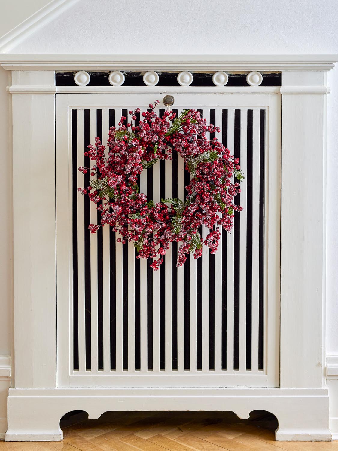 Winter Berry Kranz, Rot, Künstliche Blumen in Red präsentiert im Onlineshop von KAQTU Design AG. Kunstpflanze ist von Bloomingville