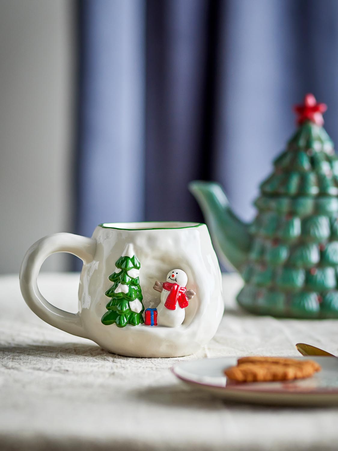Ryne Becher, Weiß, Steingut in White präsentiert im Onlineshop von KAQTU Design AG. Tasse ist von Bloomingville