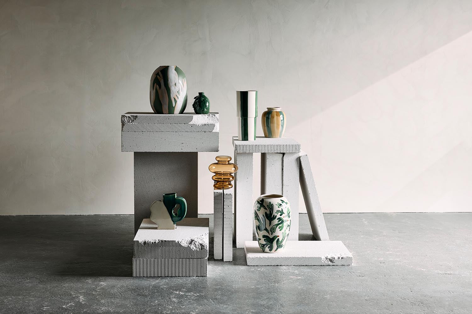 Rahima Vase, Bunt, Steingut in Multi präsentiert im Onlineshop von KAQTU Design AG. Vase ist von Creative Collection