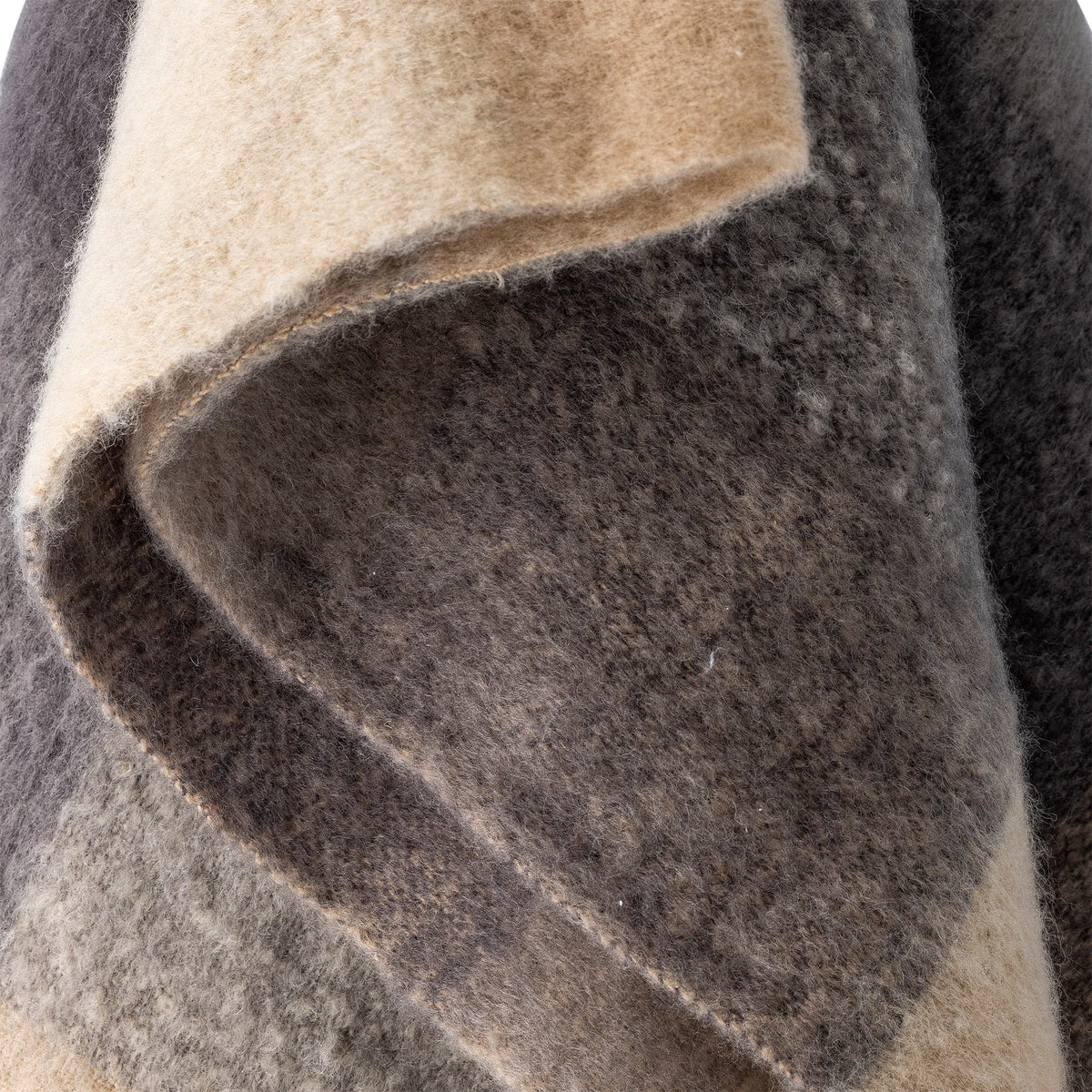 Hamisha Decke, Bunt, Polyester OEKO-TEX® in Multi präsentiert im Onlineshop von KAQTU Design AG. Wolldecke ist von Creative Collection