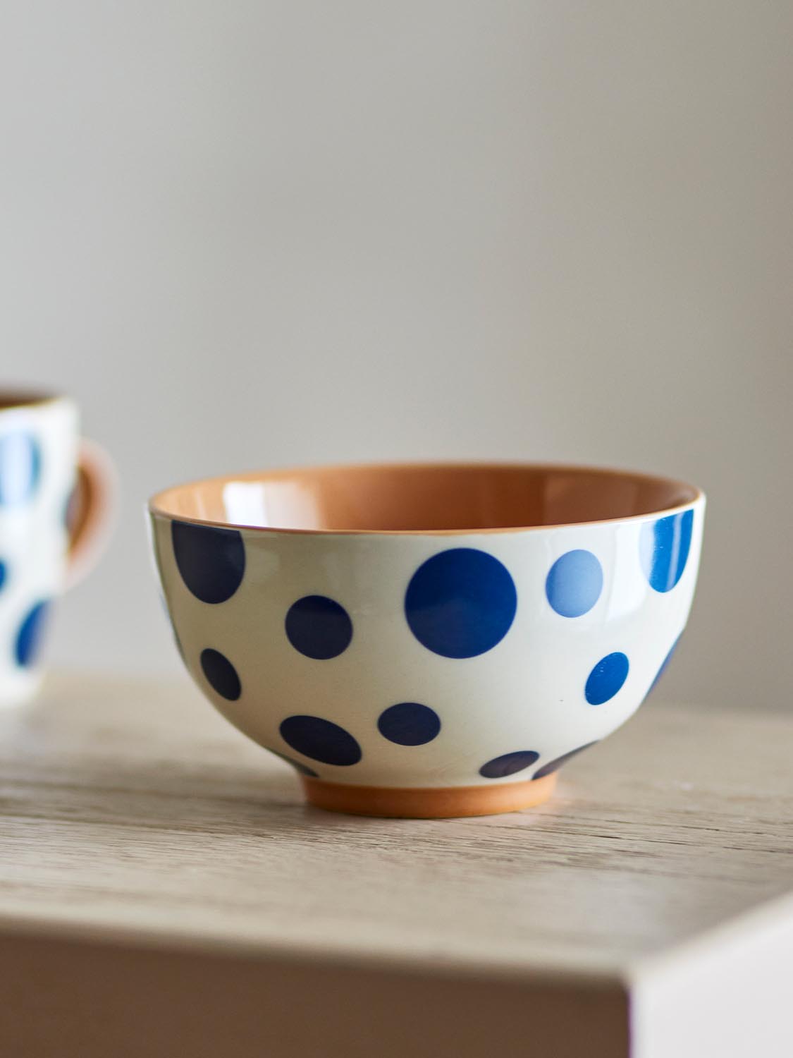 Miri Schale, Bunt, Steingut in Multi präsentiert im Onlineshop von KAQTU Design AG. Schale ist von Bloomingville