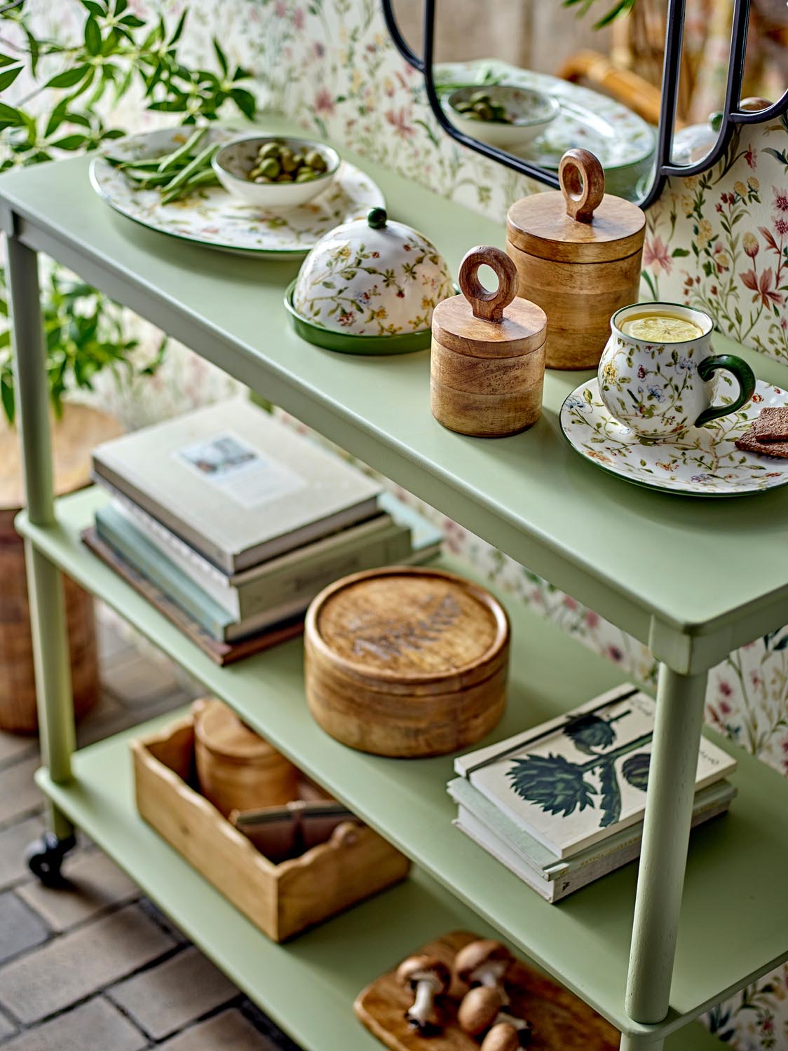 Bloomie Butterdose, Bunt, Steingut in Multi präsentiert im Onlineshop von KAQTU Design AG. Käsezubehör ist von Creative Collection