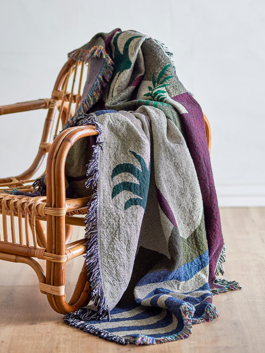 Vinay Decke, Bunt, Recycelte Baumwolle in Multi präsentiert im Onlineshop von KAQTU Design AG. Bettüberwurf ist von Creative Collection