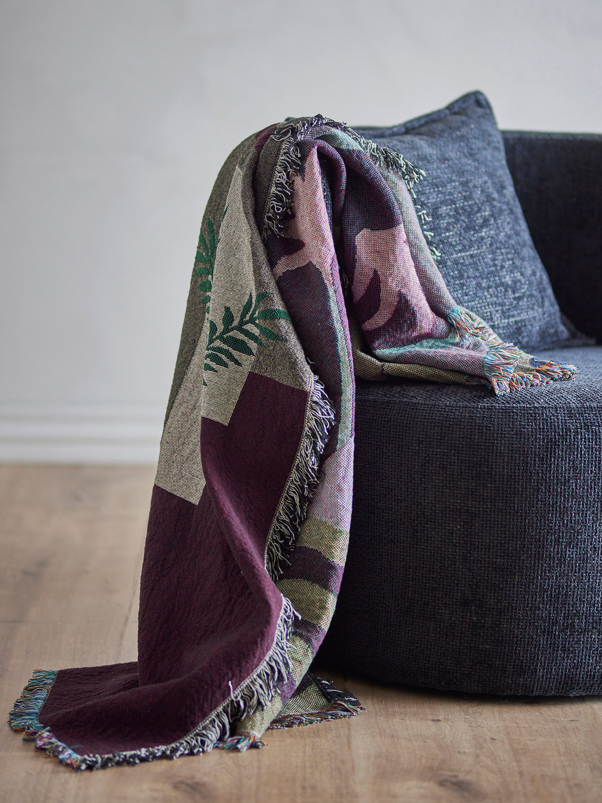 Gewebte Vinay Decke von Creative Collection in Multi mit horizontalem Wellenmuster, mehrfarbigen Fransen und Mischfaser-Material, 160x130cm