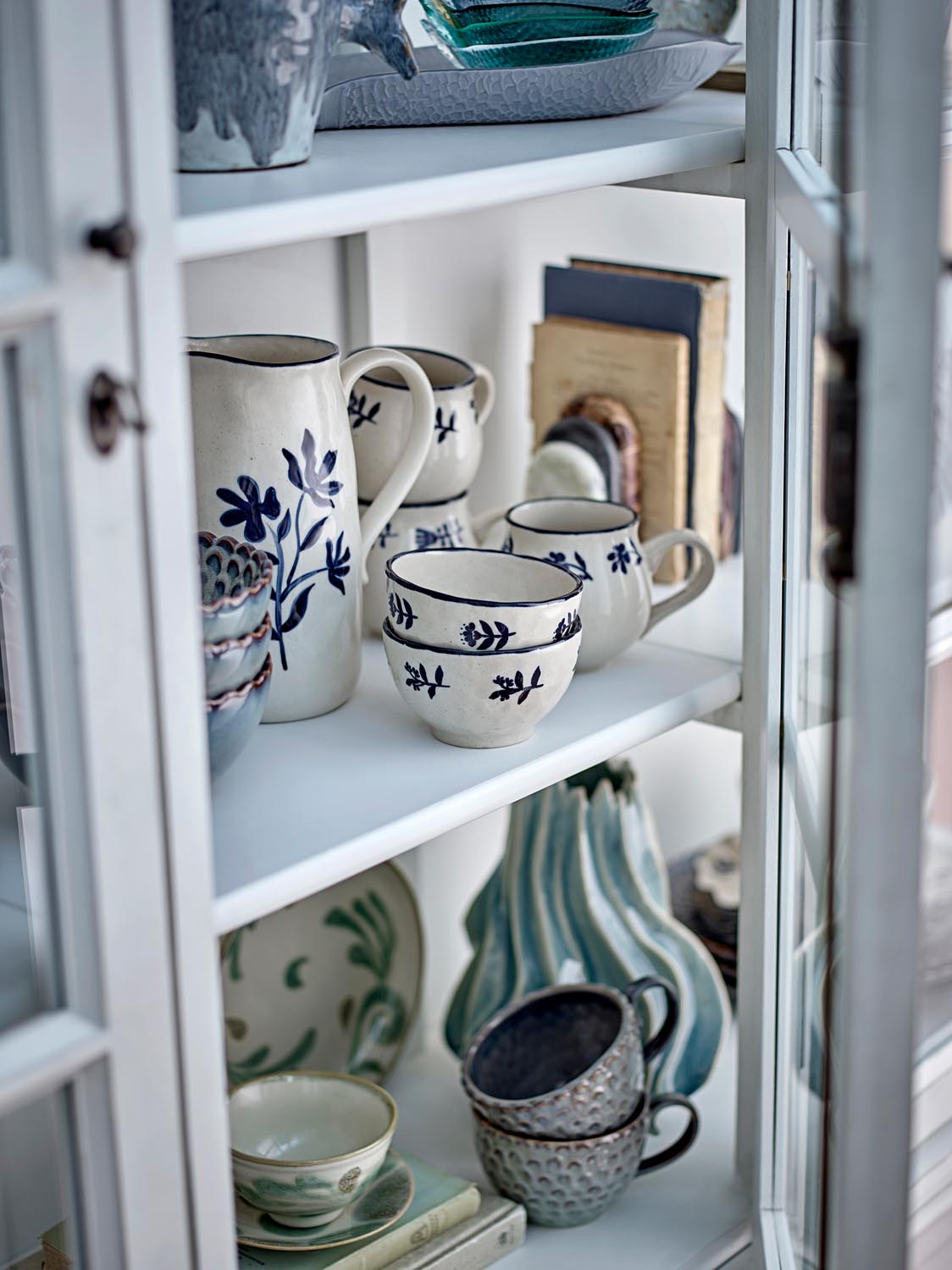 Eimy Tasse, Blau, Steingut in Blue präsentiert im Onlineshop von KAQTU Design AG. Tasse ist von Creative Collection
