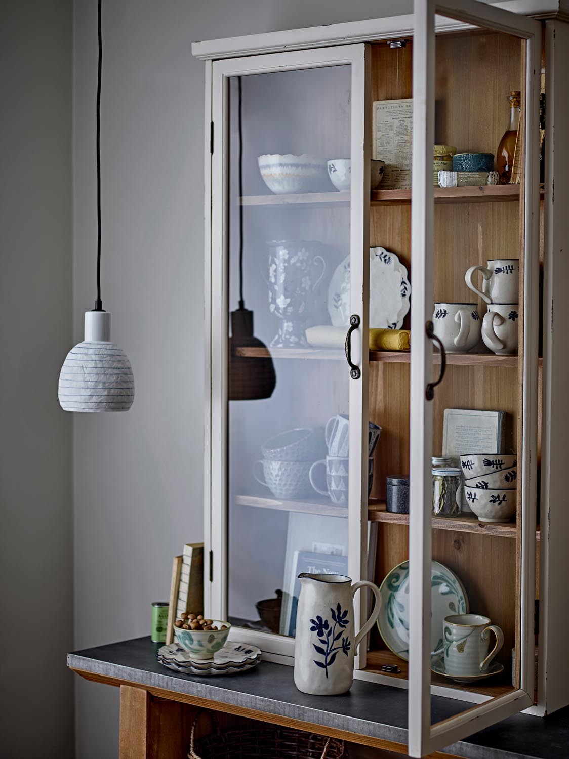 Eimy Tasse, Blau, Steingut in Blue präsentiert im Onlineshop von KAQTU Design AG. Tasse ist von Creative Collection