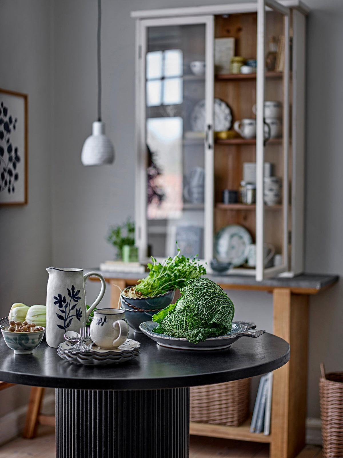 Eimy Krug, Blau, Steingut in Blue präsentiert im Onlineshop von KAQTU Design AG. Kanne ist von Creative Collection