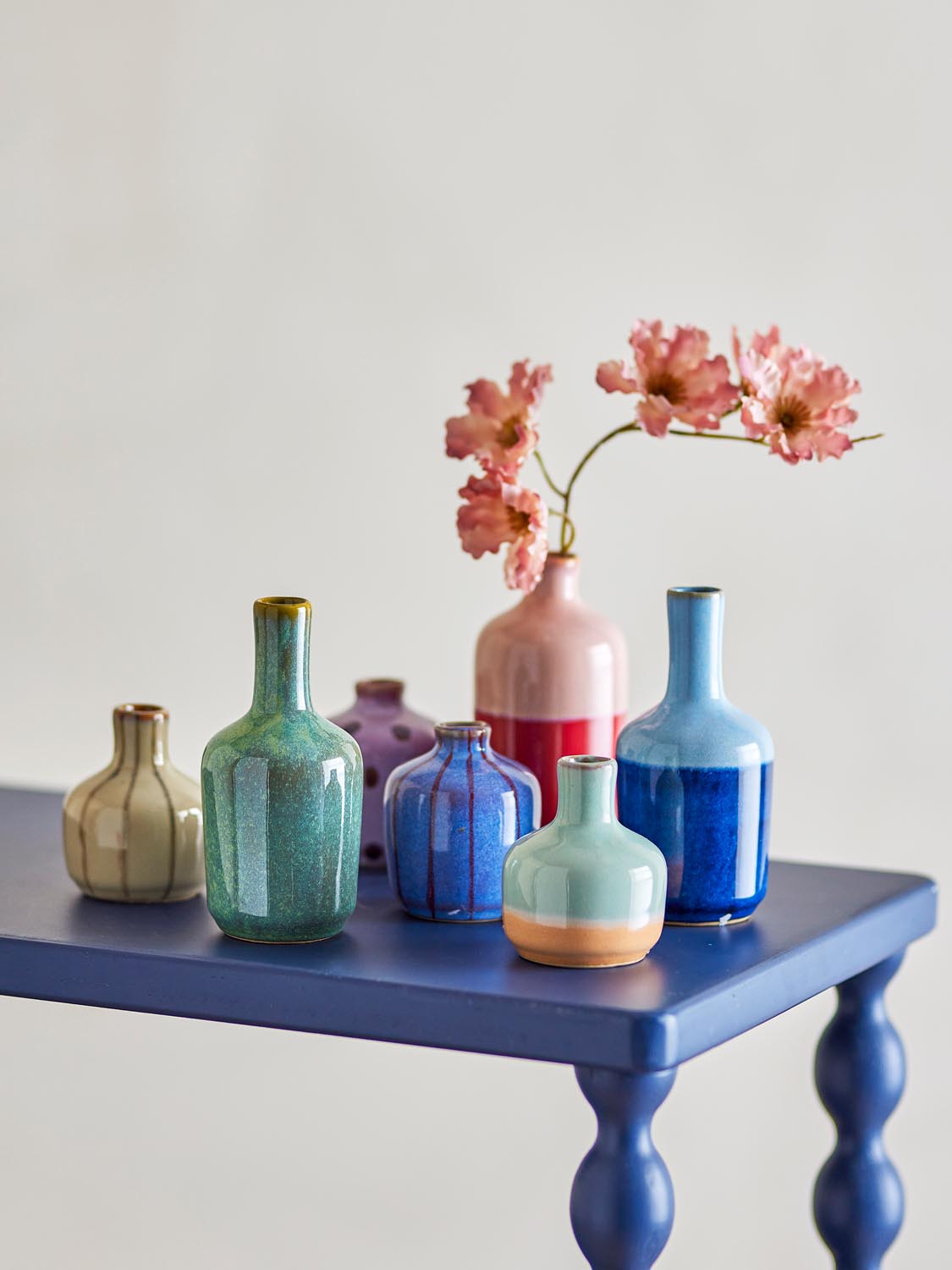 Maien Vase, Bunt, Steingut in Multi präsentiert im Onlineshop von KAQTU Design AG. Vase ist von Bloomingville