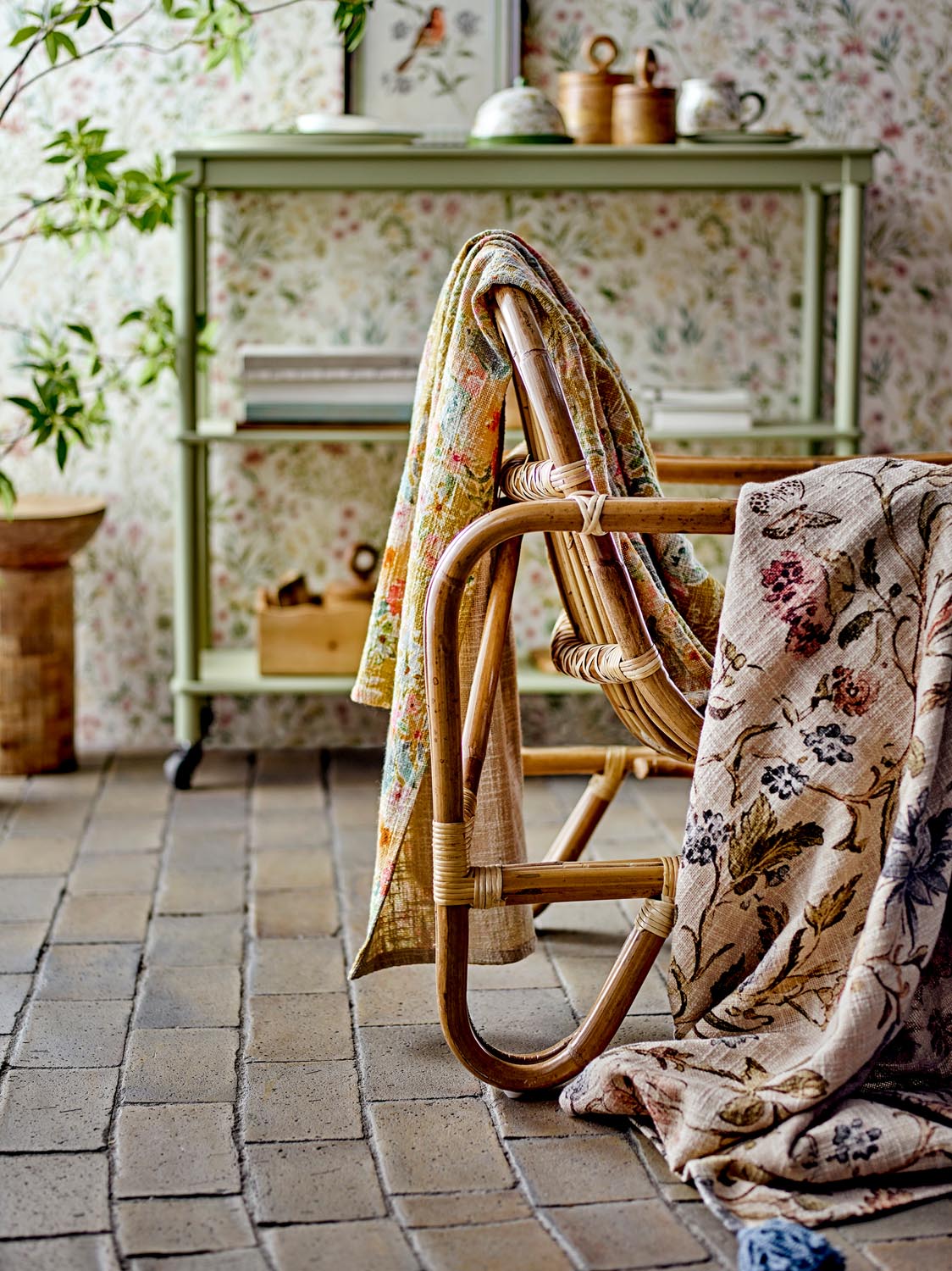 Yoti Decke, Bunt, Baumwolle in Multi präsentiert im Onlineshop von KAQTU Design AG. Bettüberwurf ist von Creative Collection