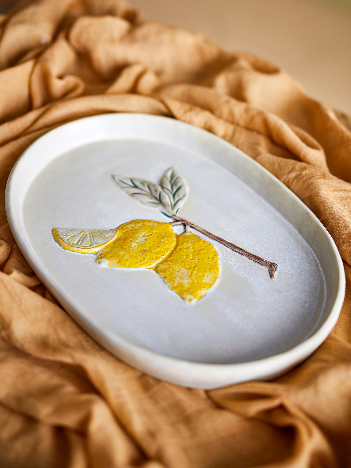 Hadden Servierplatte, Gelb, Steingut in Yellow präsentiert im Onlineshop von KAQTU Design AG. Servierplatten ist von Creative Collection