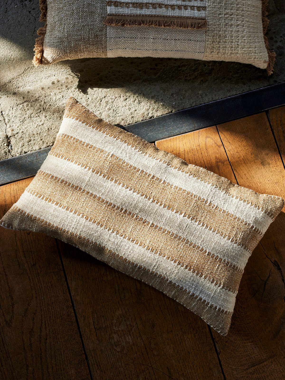 Cinta Kissen, Natur, Baumwolle OEKO-TEX® in Nature präsentiert im Onlineshop von KAQTU Design AG. Deko Kissenbezug ist von Bloomingville