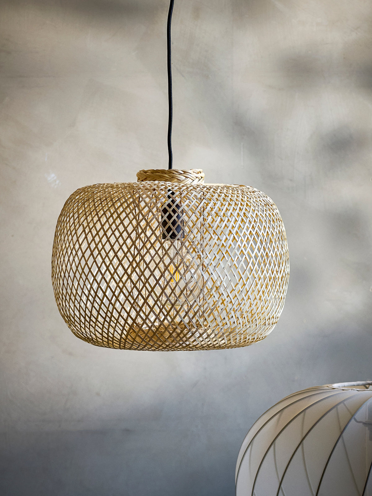 Rodi Hängeleuchte, Natur, Bambus in Nature präsentiert im Onlineshop von KAQTU Design AG. Pendelleuchte ist von Bloomingville