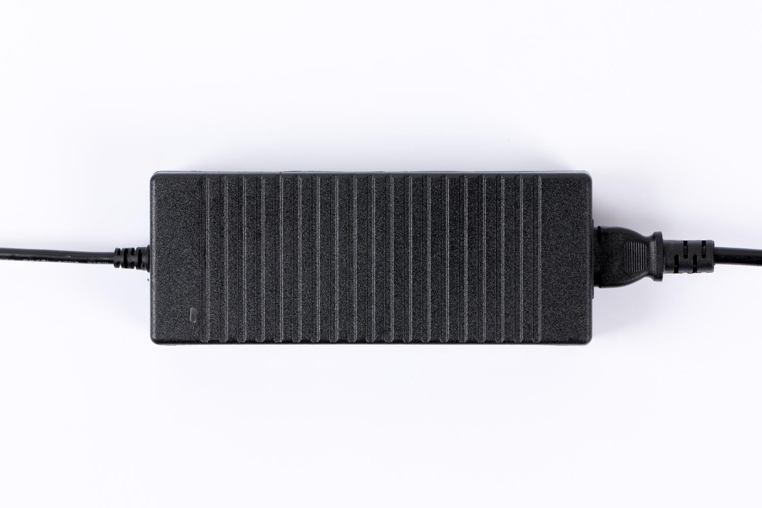 LED-Neonleuchte von Bold Monkey, inspiriert von Gangster-Stil, perfekt für trendige Raumgestaltung und ein modernes Ambiente.