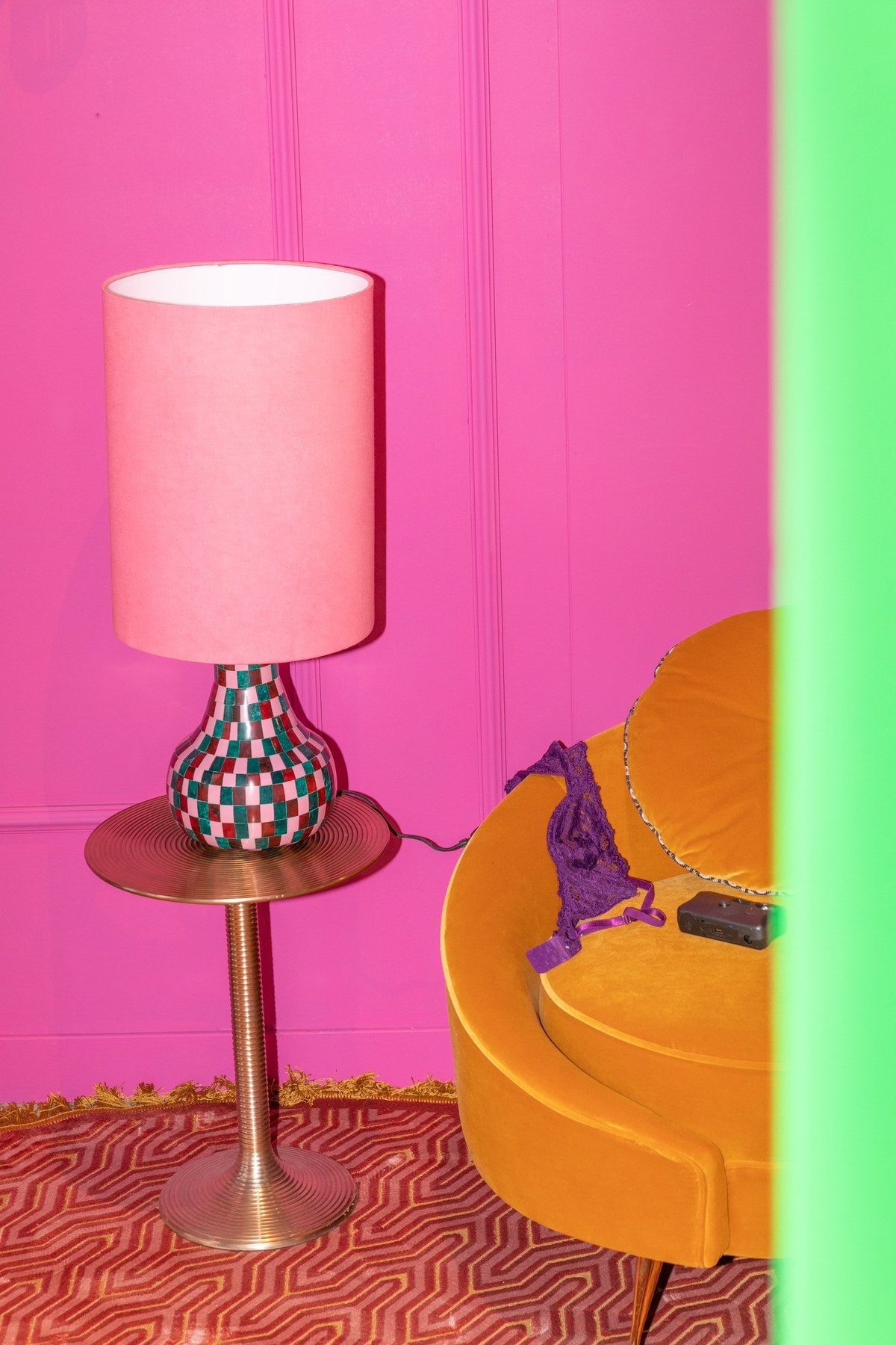 N'ayez pas peur de la couleur - Lampe de table rose