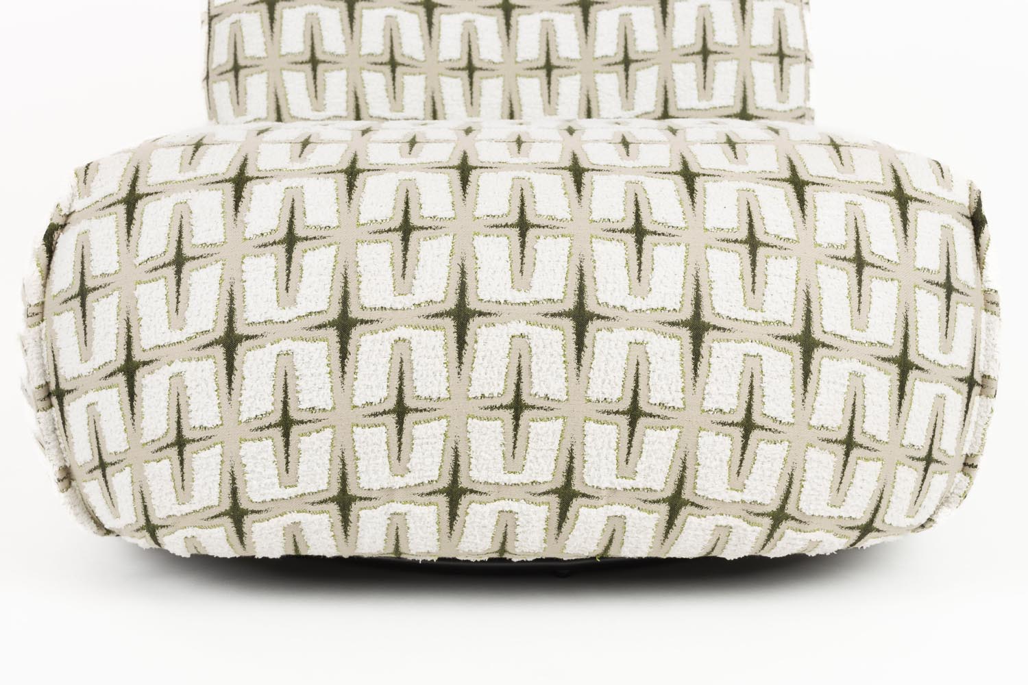 Der Lounge Stuhl Ritz Beige Green von Bold Monkey bietet stilvolle Eleganz und Komfort. Perfekt für Wohnzimmer, Schlafzimmer oder Büro!