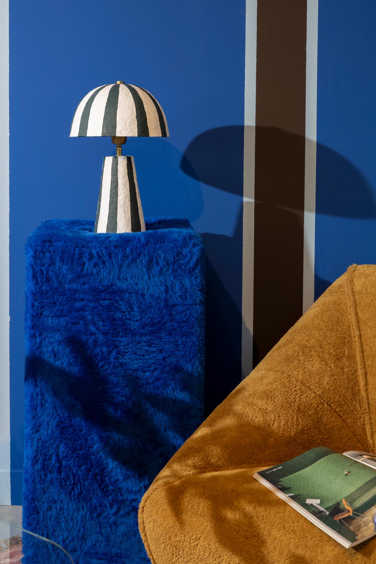 Tischlampe Zebra Rebel in Schwarz präsentiert im Onlineshop von KAQTU Design AG. Tischleuchte ist von Bold Monkey