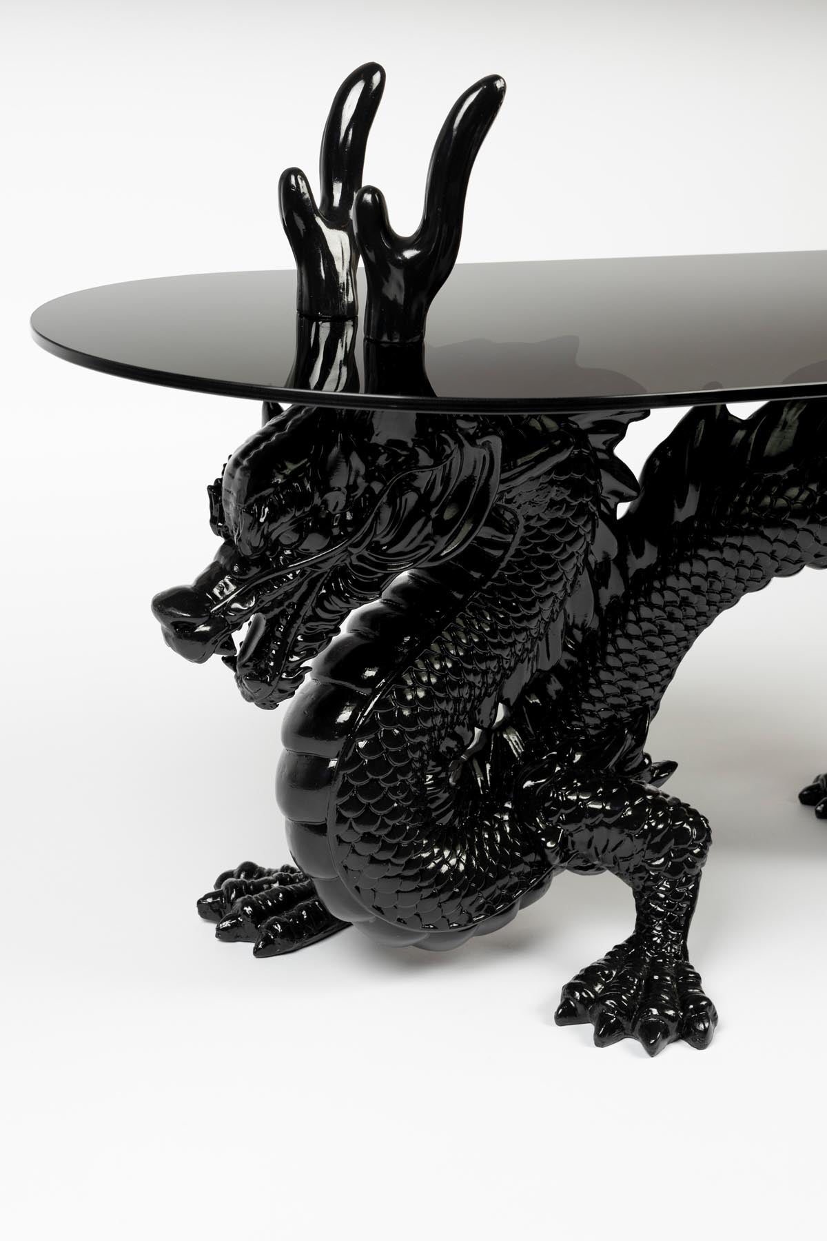 Couchtisch „Bastard“ mit Drachenmotiv in Black präsentiert im Onlineshop von KAQTU Design AG. Couchtisch ist von Bold Monkey