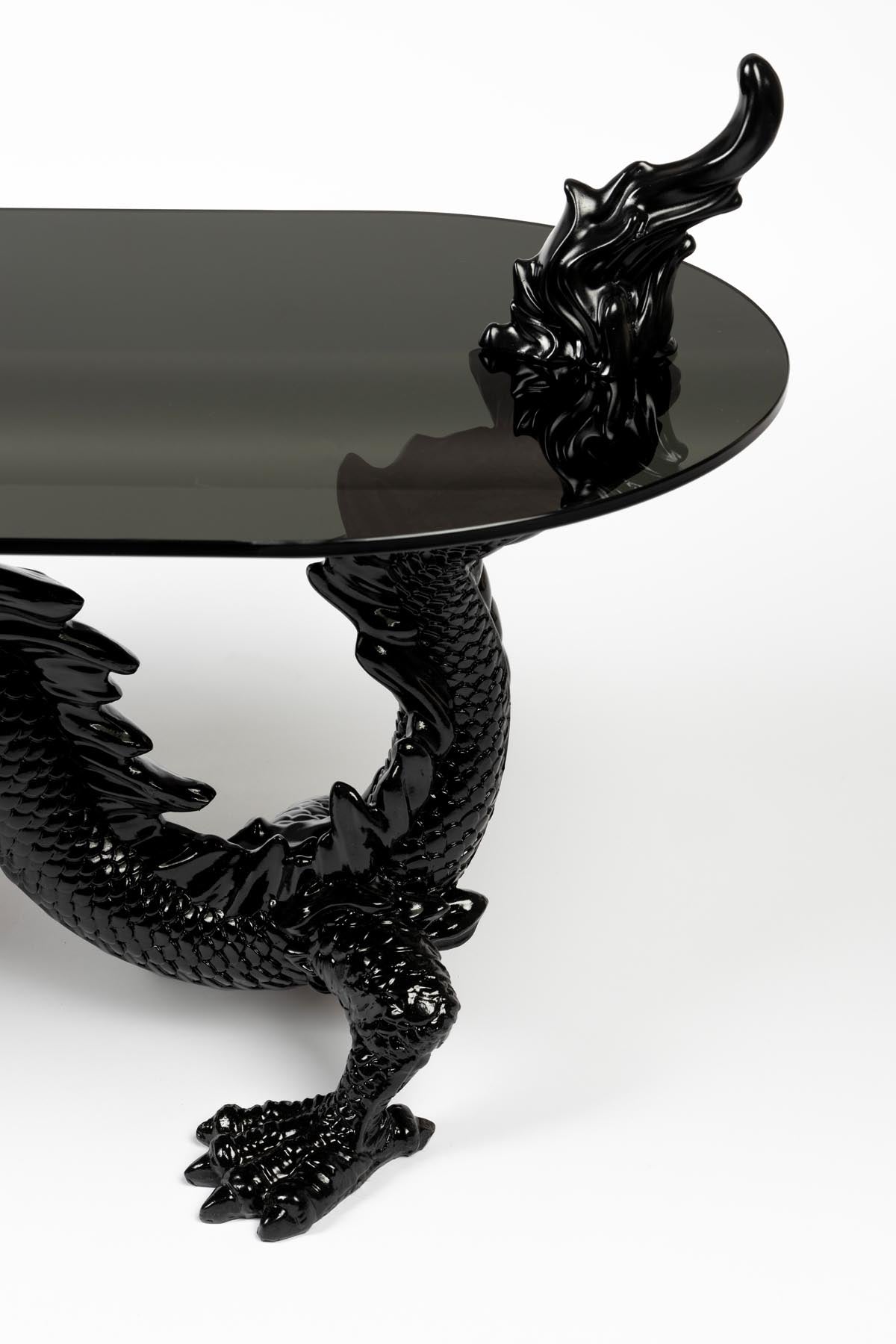 Couchtisch „Bastard“ mit Drachenmotiv in Black präsentiert im Onlineshop von KAQTU Design AG. Couchtisch ist von Bold Monkey