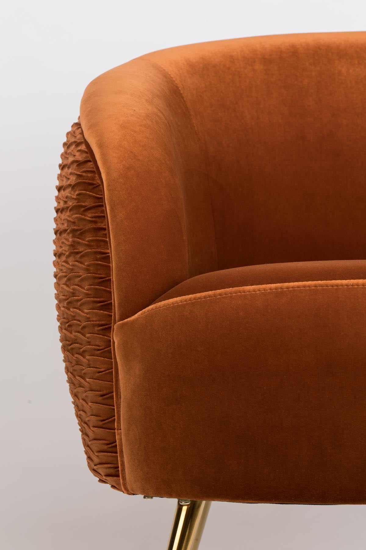 SO CURVY Loungesessel in orange präsentiert im Onlineshop von KAQTU Design AG. Sessel ist von Bold Monkey