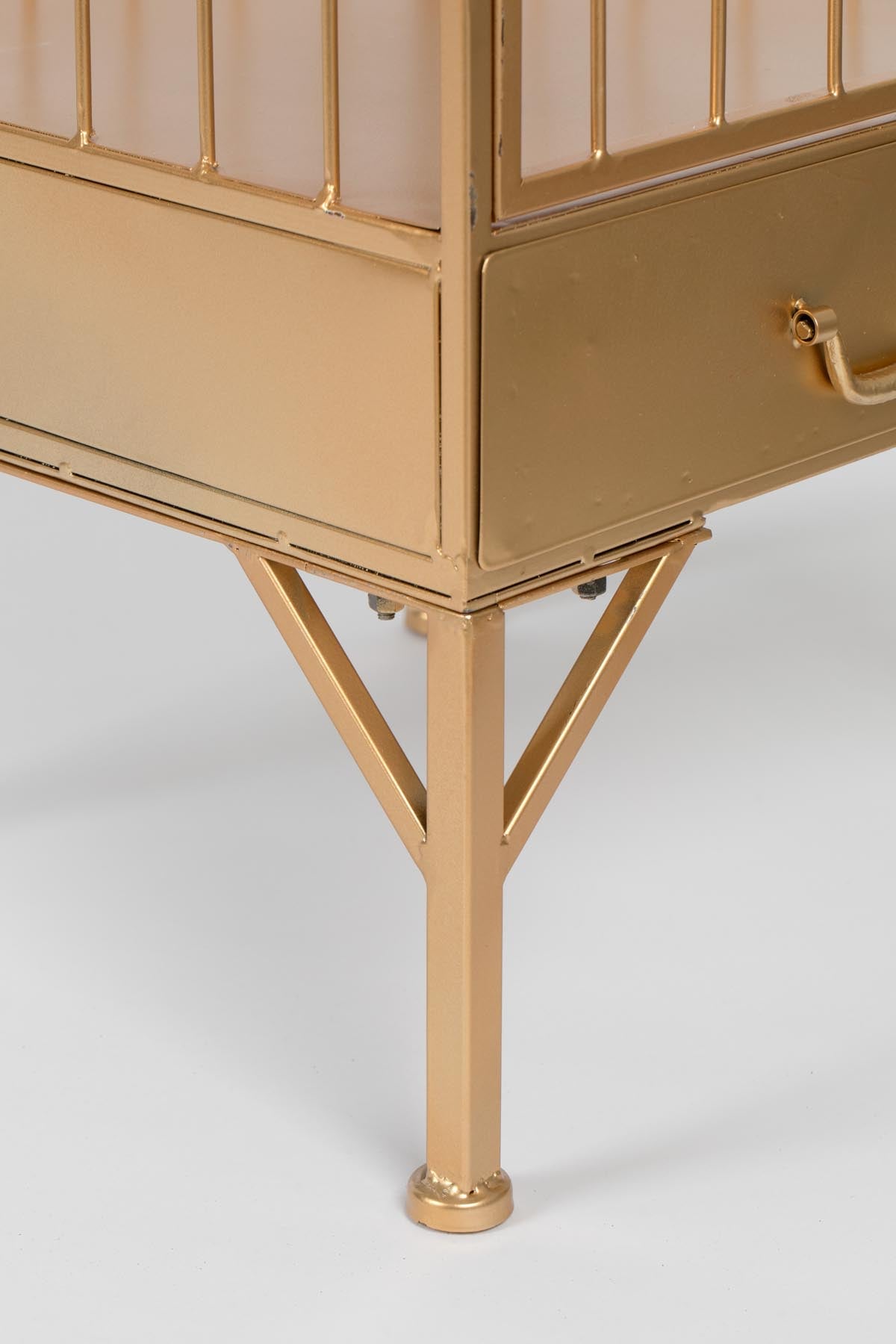 Unlock Me Cabinet in Gold präsentiert im Onlineshop von KAQTU Design AG. Standregal ist von Bold Monkey