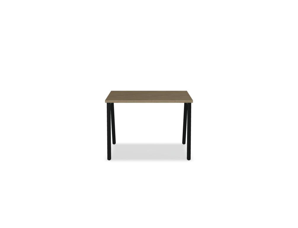 Ogi M BOM10 - Schreibtisch in Honigeiche präsentiert im Onlineshop von KAQTU Design AG. Schreibtisch ist von Mdd