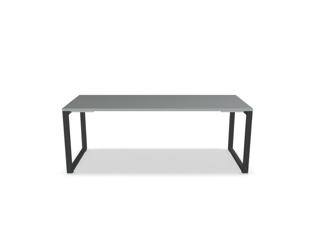 Ogi Q BOQ06 - Schreibtisch in Honigeiche präsentiert im Onlineshop von KAQTU Design AG. Schreibtisch ist von Mdd