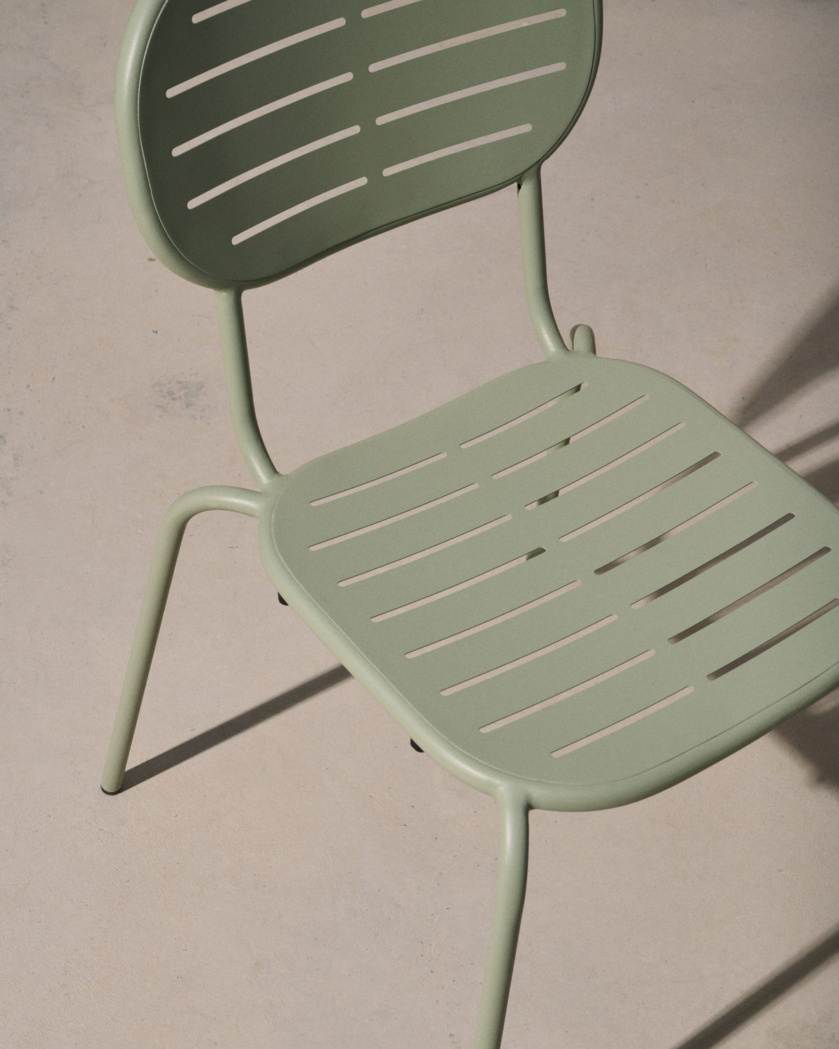 Stapelbarer Outdoor-Stuhl Brai aus verzinktem Stahl in Türkis in Hellgrün, Blau präsentiert im Onlineshop von KAQTU Design AG. Gartenstuhl ist von Kave Home