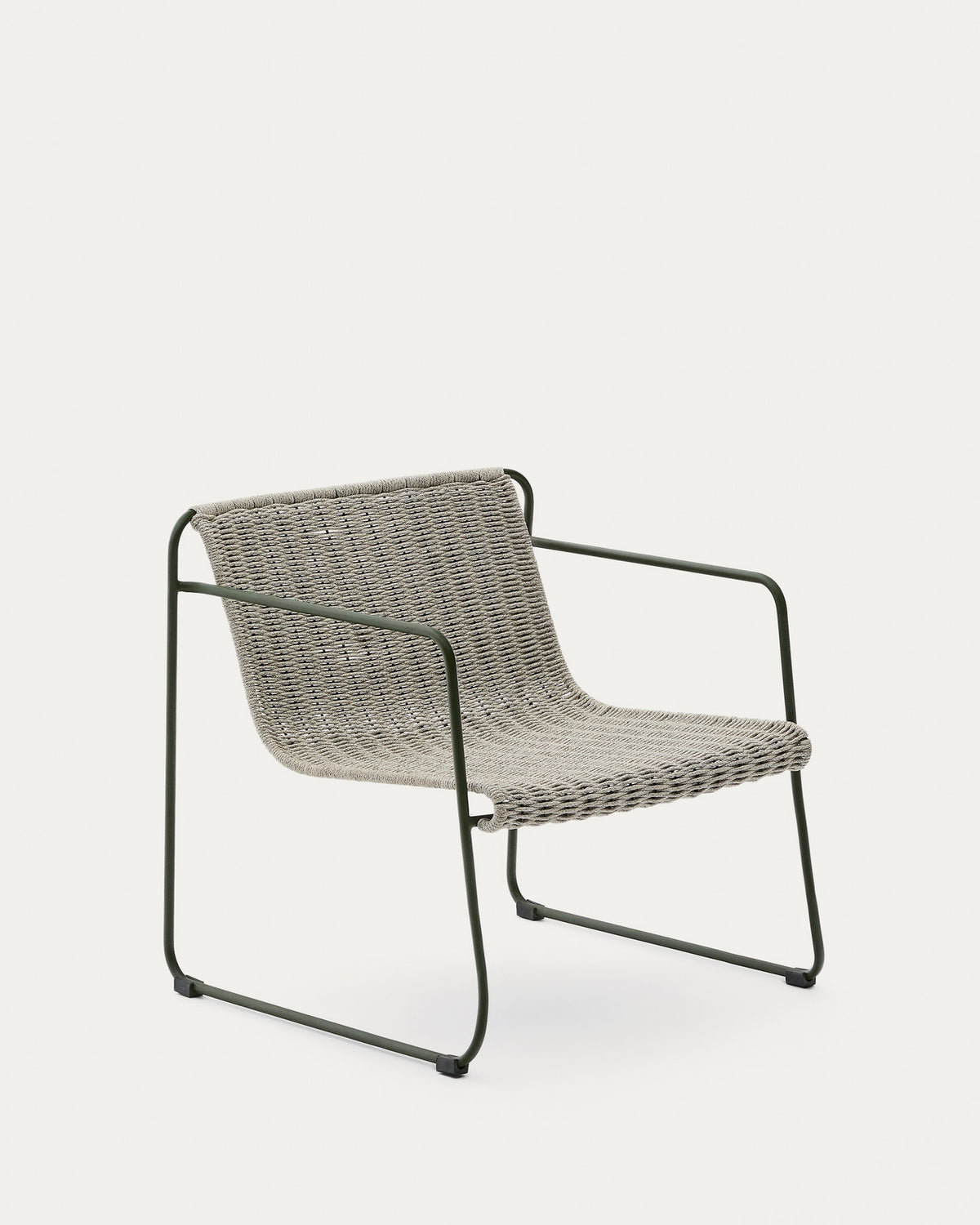 Sessel Maurina aus grün verzinktem Stahl mit écrufarbenem und grauem Seil in Dunkelgrün, Hellgrau präsentiert im Onlineshop von KAQTU Design AG. Outdoor-Sessel mit Armlehnen ist von Kave Home