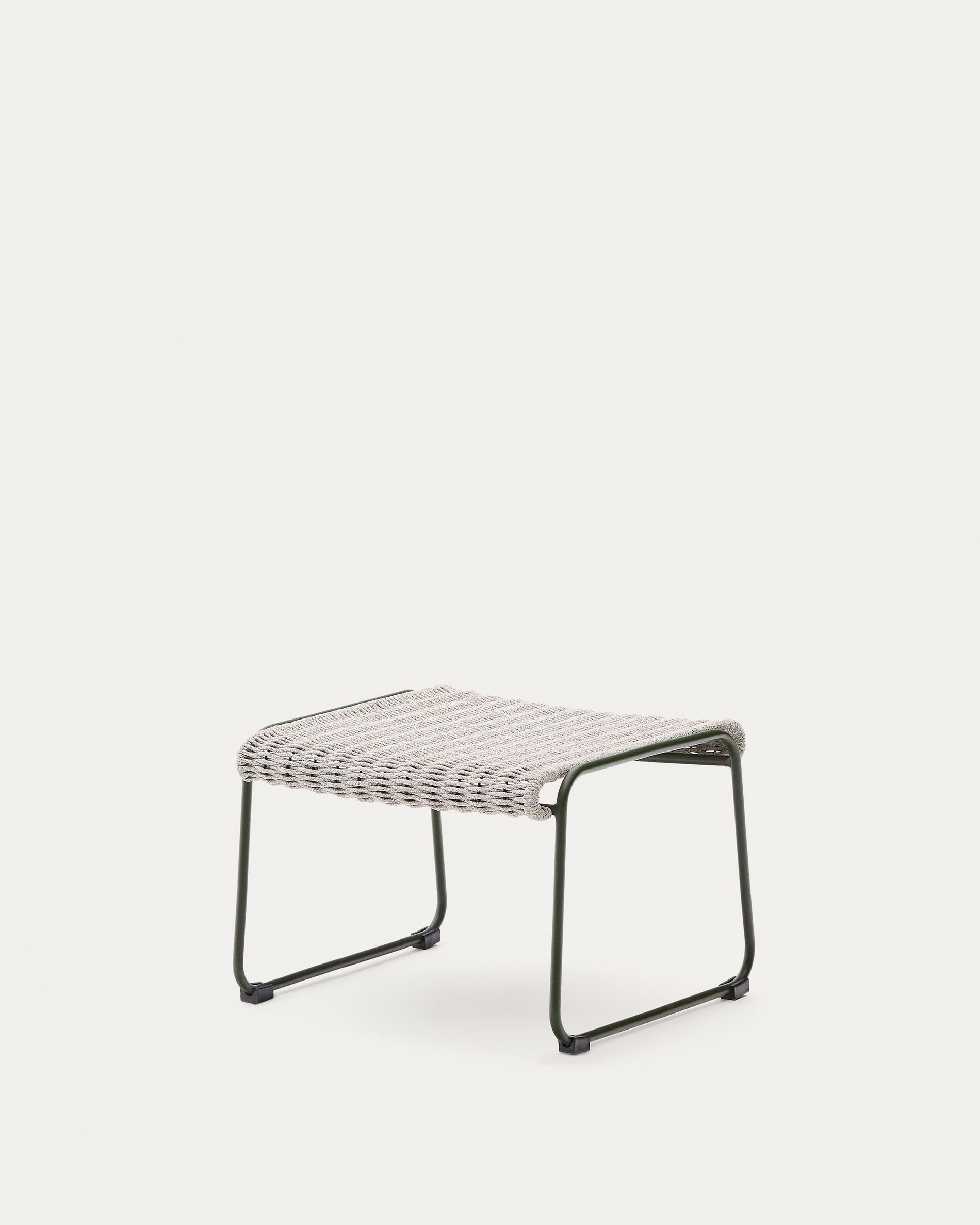 Fussablage Maurina aus grünem Stahl, écrufarbenem und grauem Seil, 58x52,5 cm, von Kave Home, modern und praktisch.