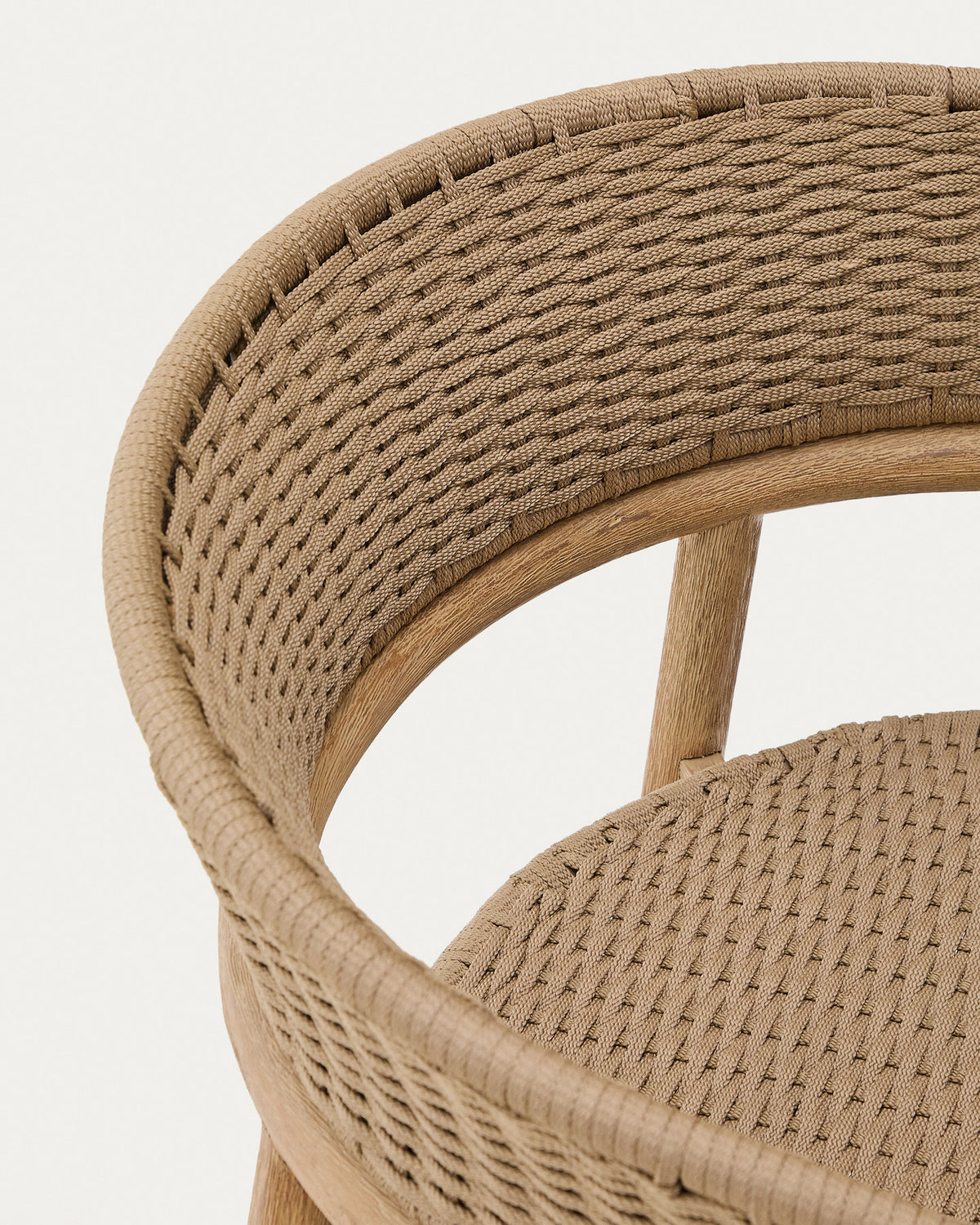 Sessel Arinella aus massivem Akazienholz mit Finish in natürlichem Farbton und beigem Seil FSC 100% in Natur, Braun, Beige präsentiert im Onlineshop von KAQTU Design AG. Lounge Sofa ist von Kave Home