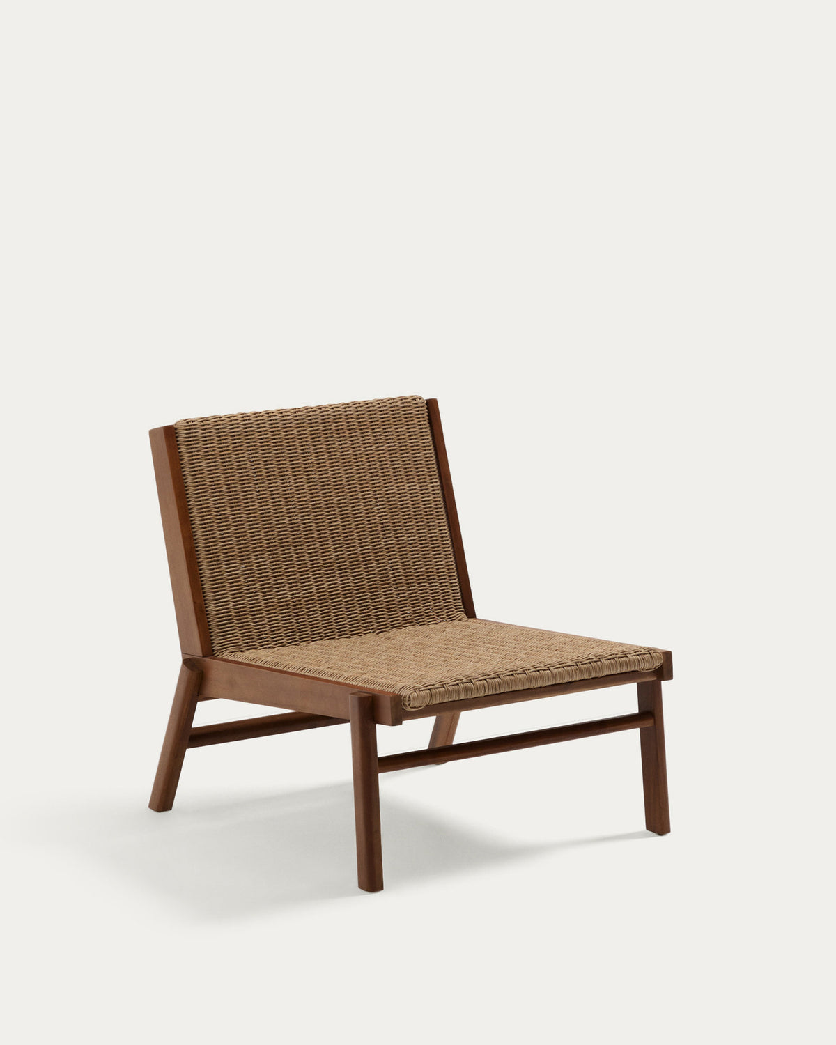 Sessel Itani aus massivem Teakholz und synthetischem Rattan FSC 100% in Braun, Natur, Beige präsentiert im Onlineshop von KAQTU Design AG. Outdoor-Sessel mit Armlehnen ist von Kave Home