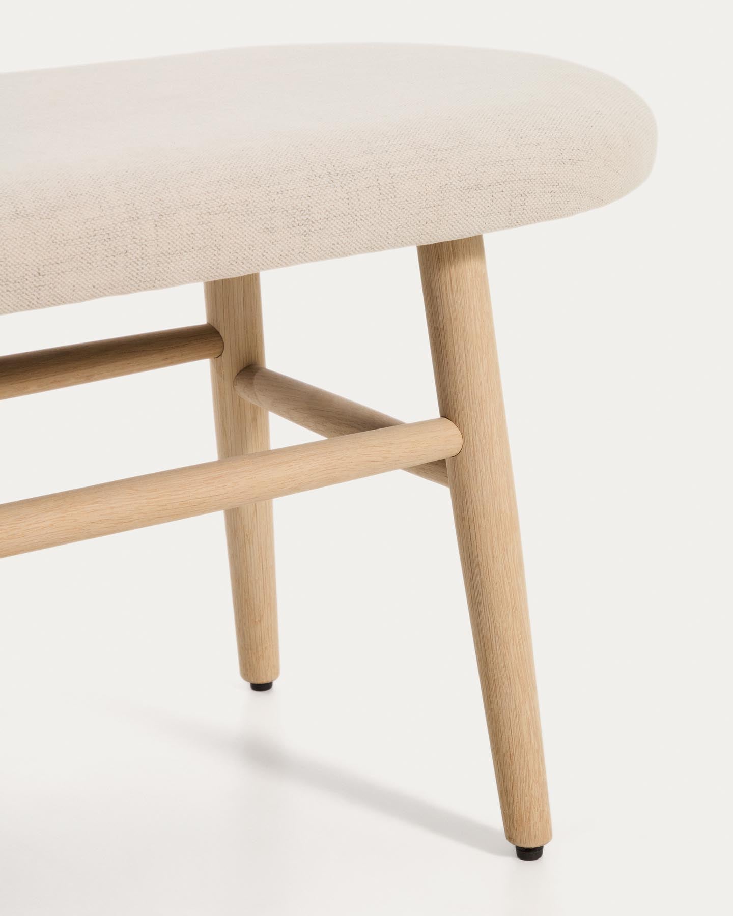 Bank Helda in beiger Chenille und massivem Eichenholz, FSC Mix Credit, 122 cm in Beige präsentiert im Onlineshop von KAQTU Design AG. Sitzbank ist von Kave Home