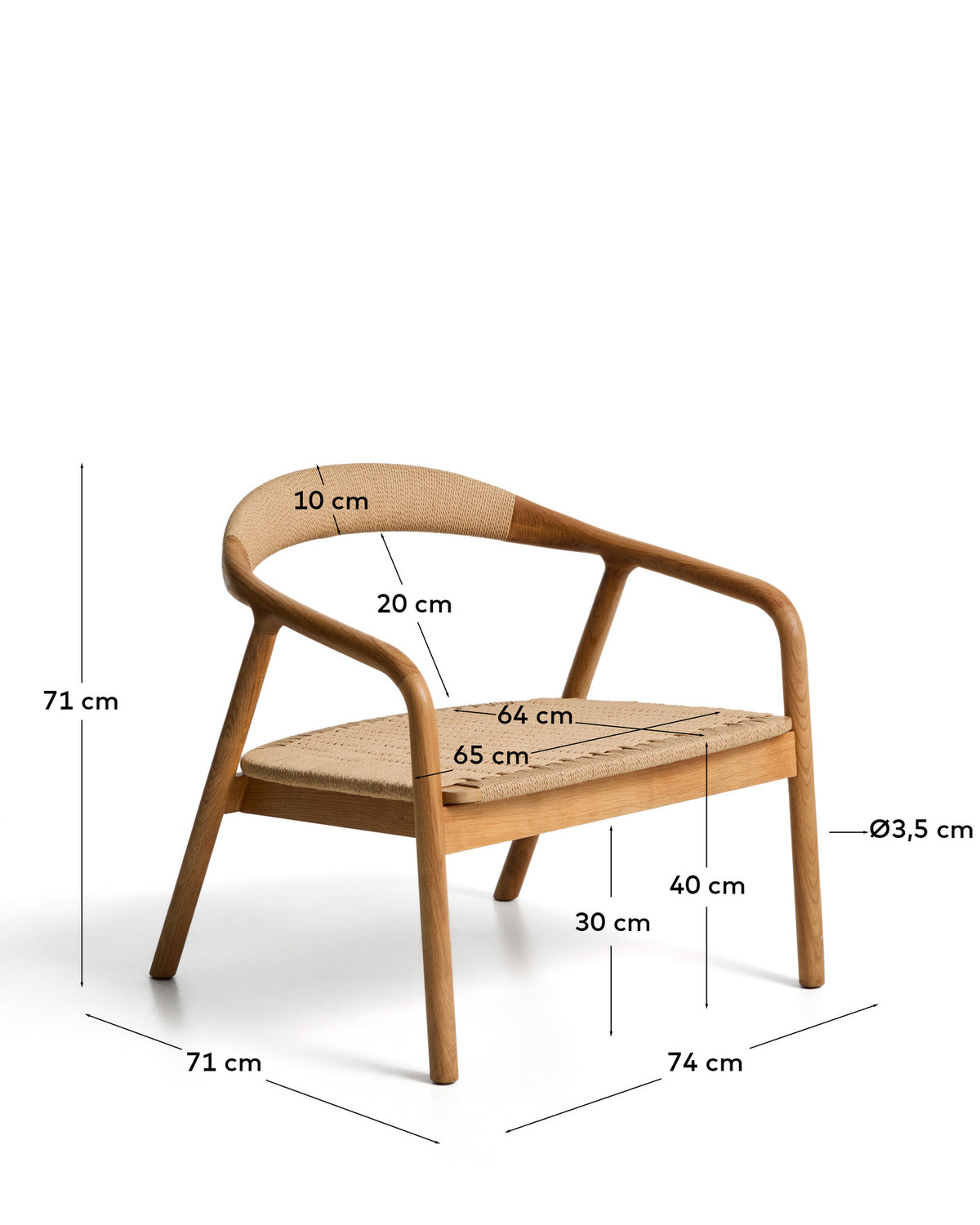Sessel Derile aus massivem Eichenholz mit Finish in natürlichem Farbton und beigem Papierseil FSC Mix Credit in Beige präsentiert im Onlineshop von KAQTU Design AG. Sessel mit Armlehnen ist von Kave Home