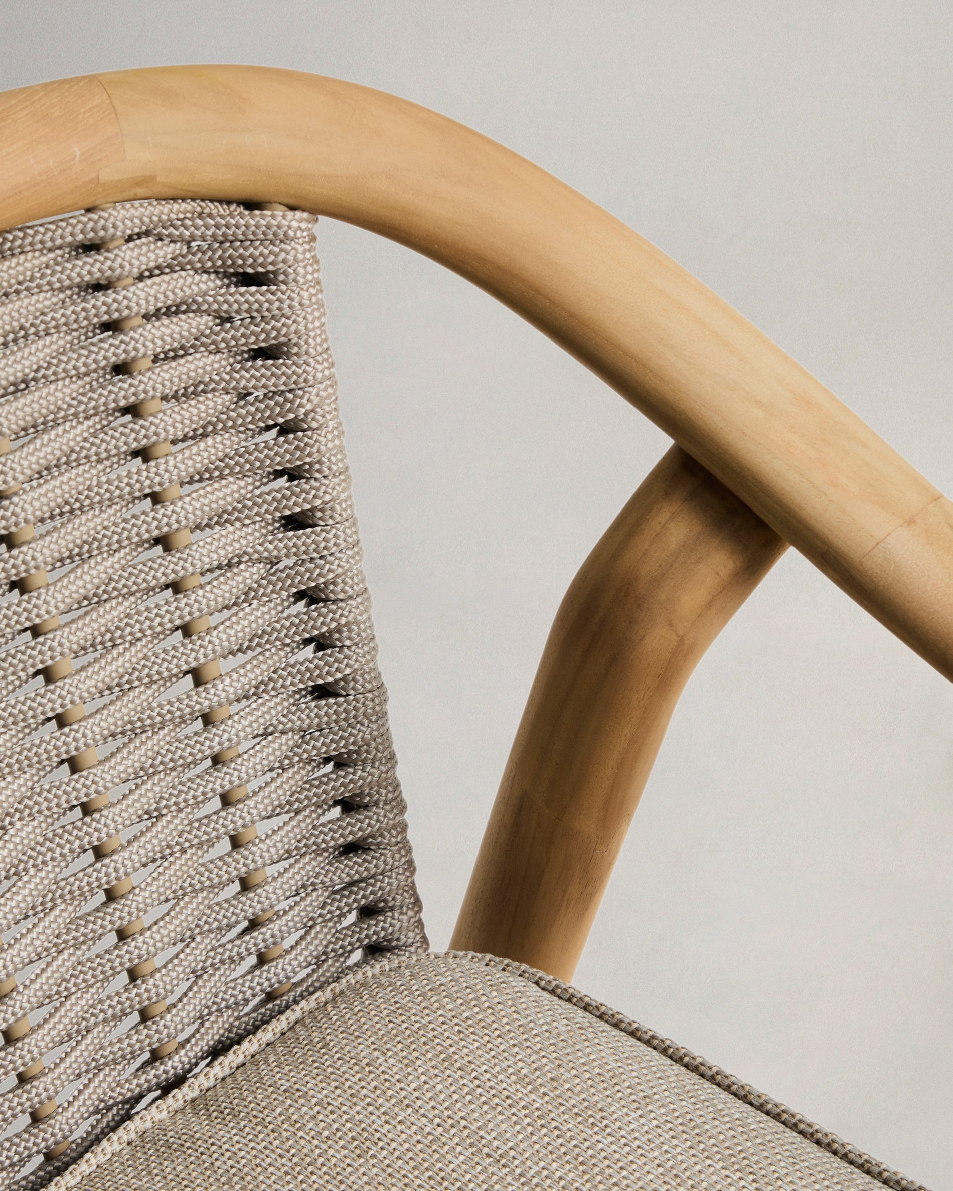 Stapelbarer Outdoor-Stuhl Elunda aus massivem Teakholz, FSC 100 % in Natur präsentiert im Onlineshop von KAQTU Design AG. Gartenstuhl ist von Kave Home