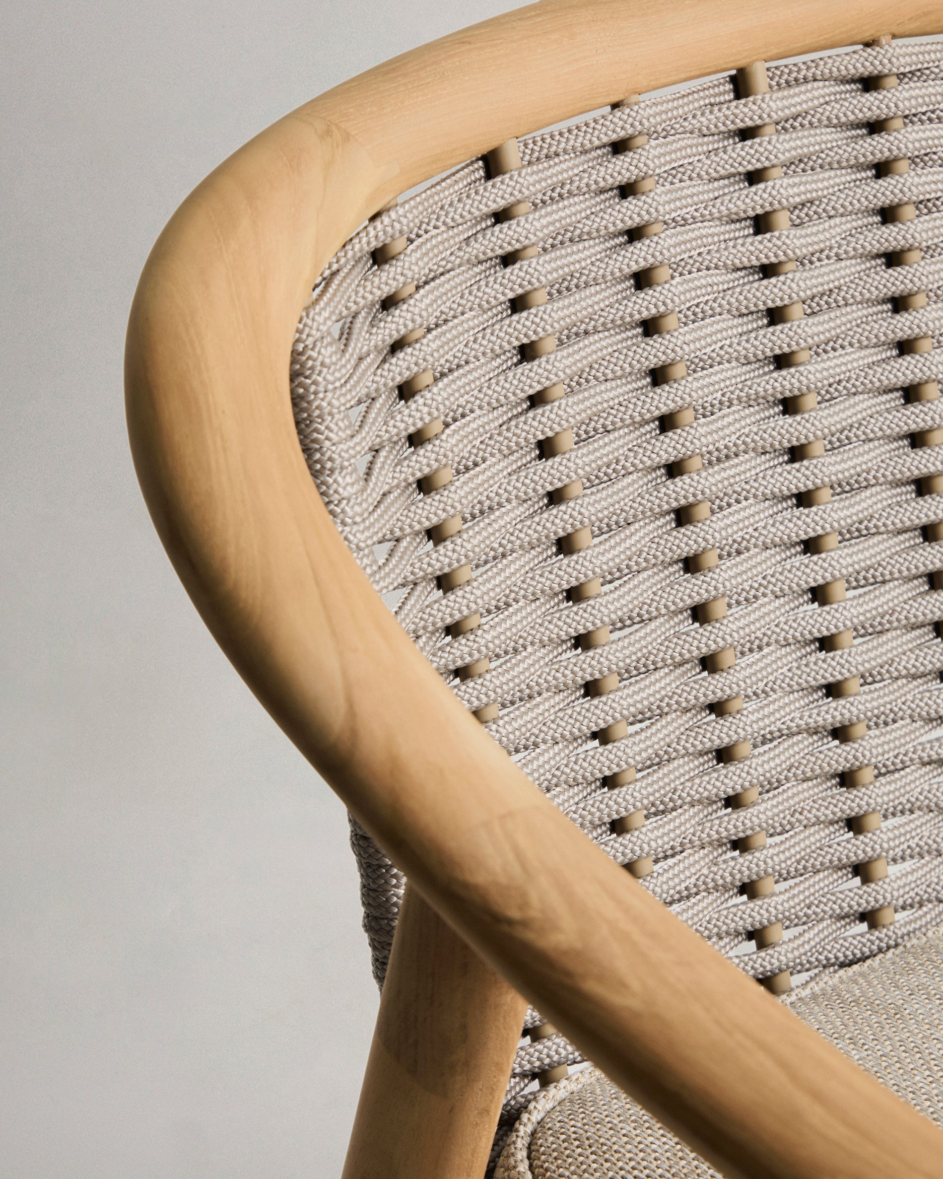 Stapelbarer Outdoor-Stuhl Elunda aus massivem Teakholz, FSC 100 % in Natur präsentiert im Onlineshop von KAQTU Design AG. Gartenstuhl ist von Kave Home