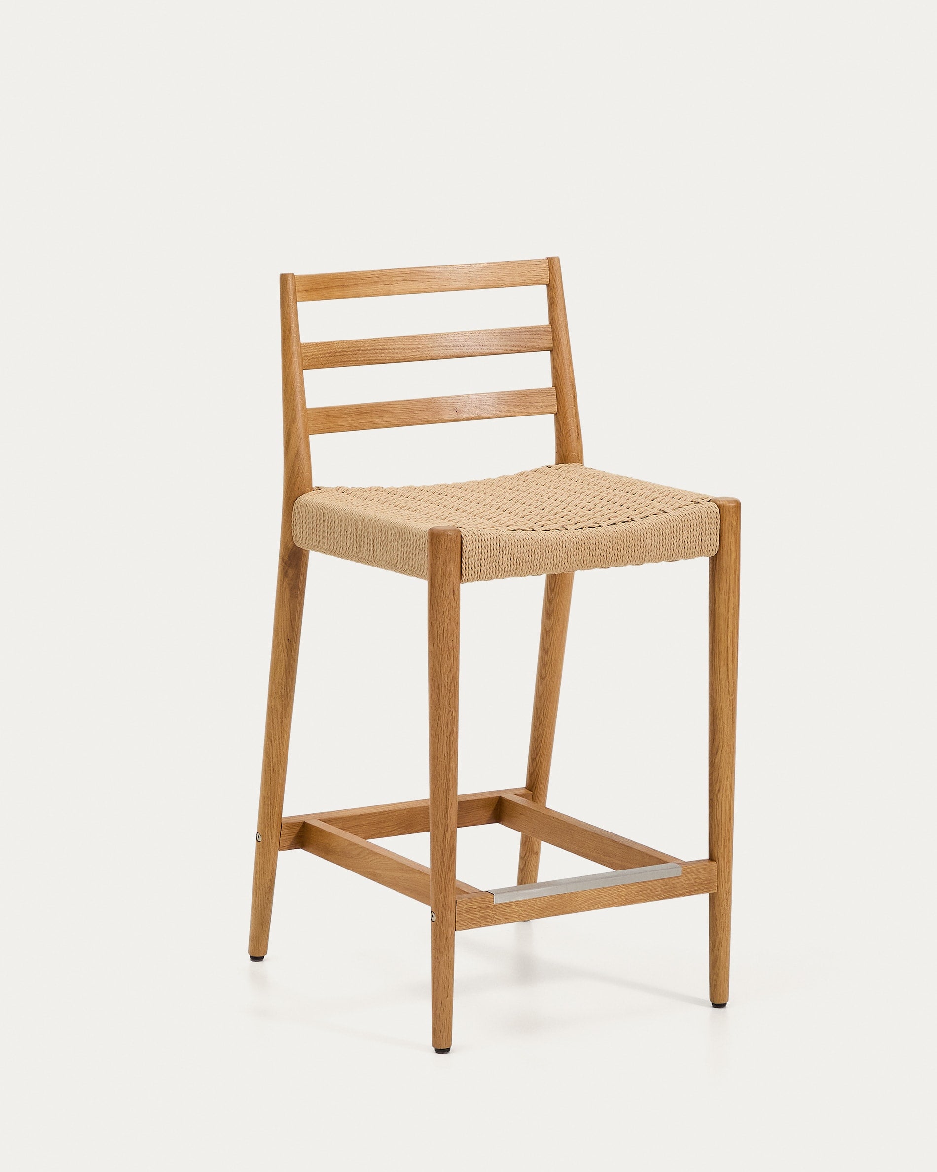 Analy Hocker Rückenlehne massives Eichenholz Finish in Naturton und Sitzfläche Seil 65 cm in Beige präsentiert im Onlineshop von KAQTU Design AG. Barhocker ist von Kave Home