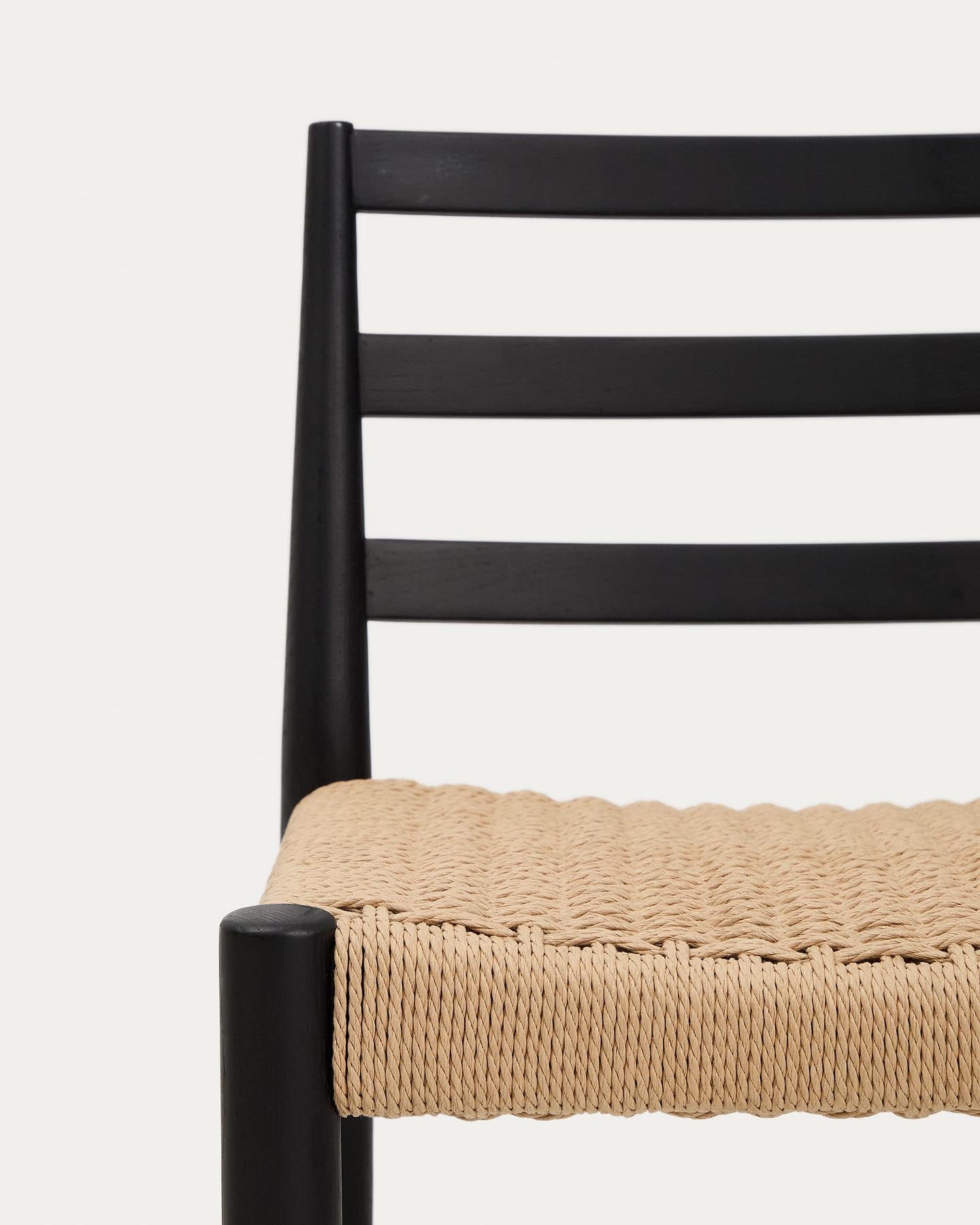 Eleganter Analy Barhocker mit Rückenlehne aus massivem Eichenholz, schwarzem Finish und bequemer Seilsitzfläche – ideal für Bar und Küche!