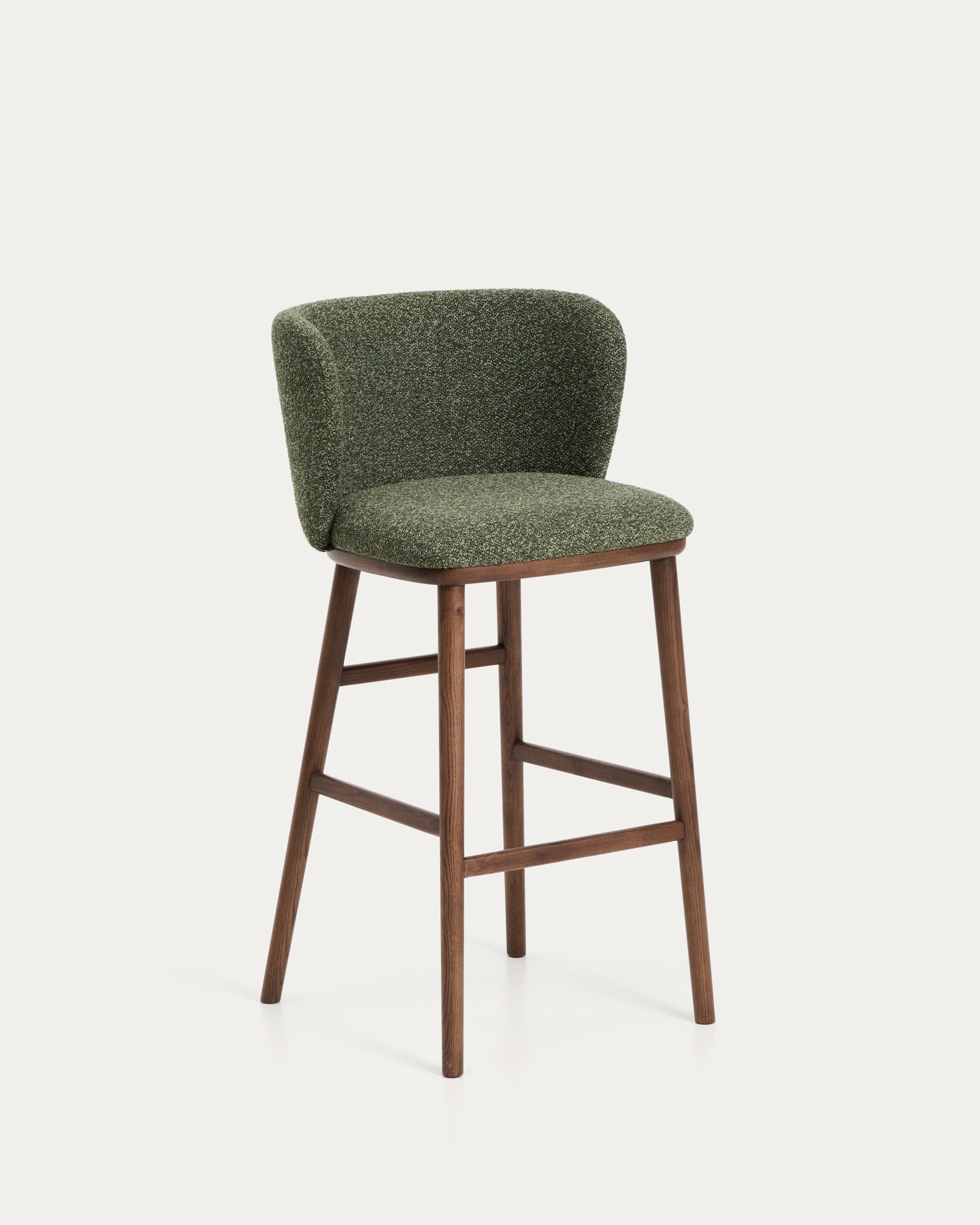 Hocker Ciselia in dicker, dunkelgrüner Chenille mit Beinen aus massivem Eschenholz mit walnussholzfarbenem Finish, FSC Mix Credit, 75 cm in Dunkelgrün präsentiert im Onlineshop von KAQTU Design AG. Barstuhl ist von Kave Home