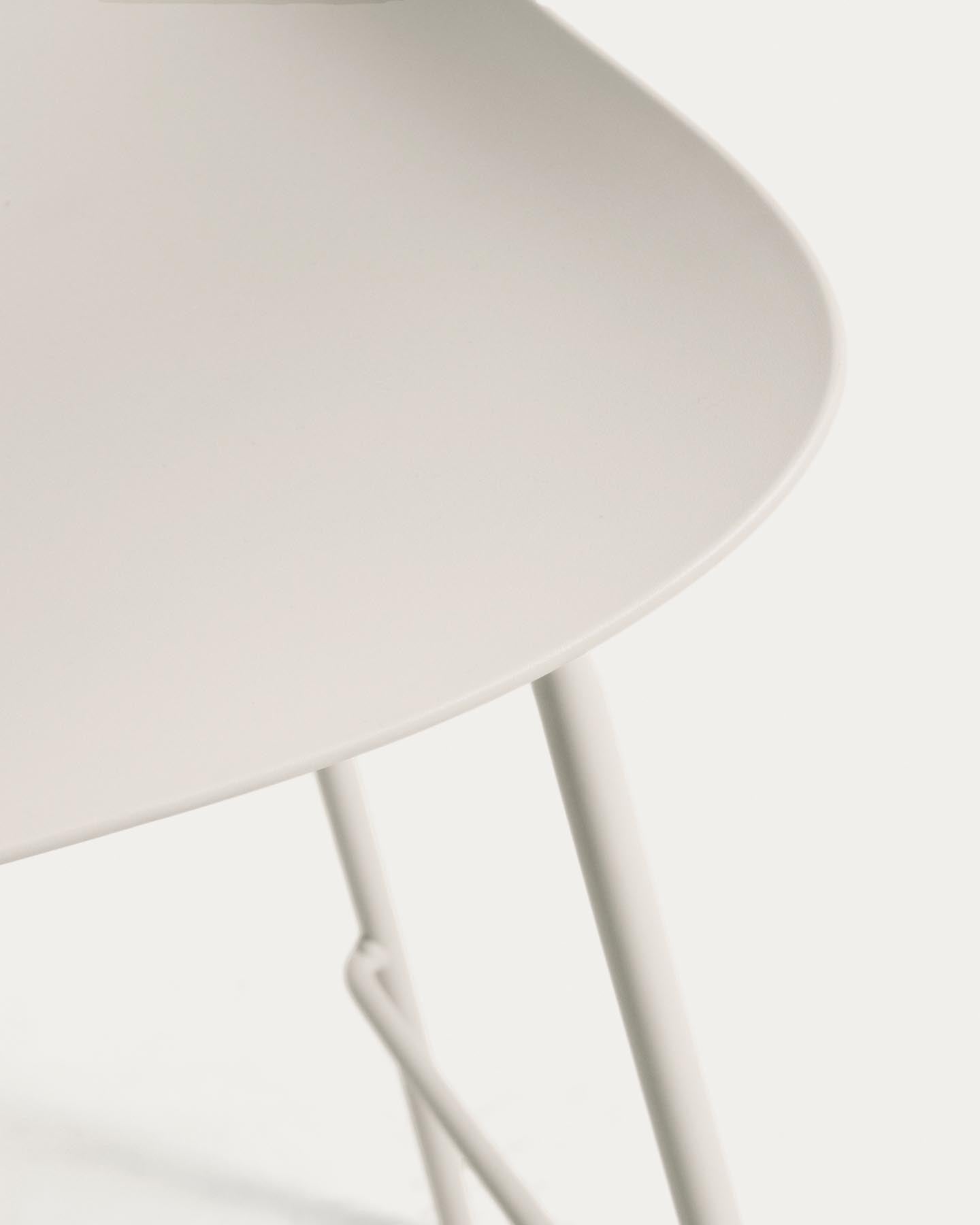 Beiger Hocker Altea mit Stahlbeinen mit beigem Finish, 65 cm in Beige präsentiert im Onlineshop von KAQTU Design AG. Barhocker ist von Kave Home
