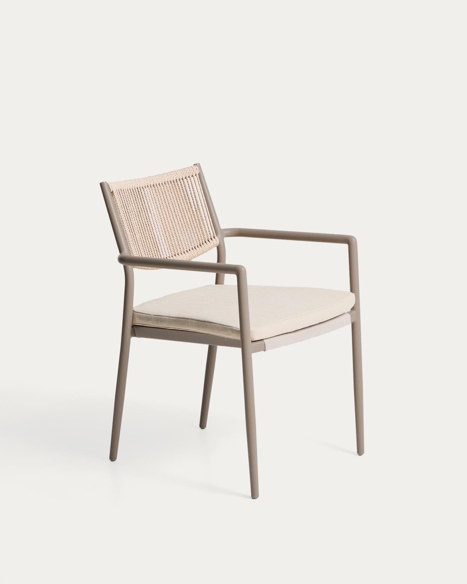 Stapelbarer Outdoor-Stuhl Argasi aus Aluminium in Taupe und beigem Synthetikseil in Taupe präsentiert im Onlineshop von KAQTU Design AG. Gartenstuhl ist von Kave Home