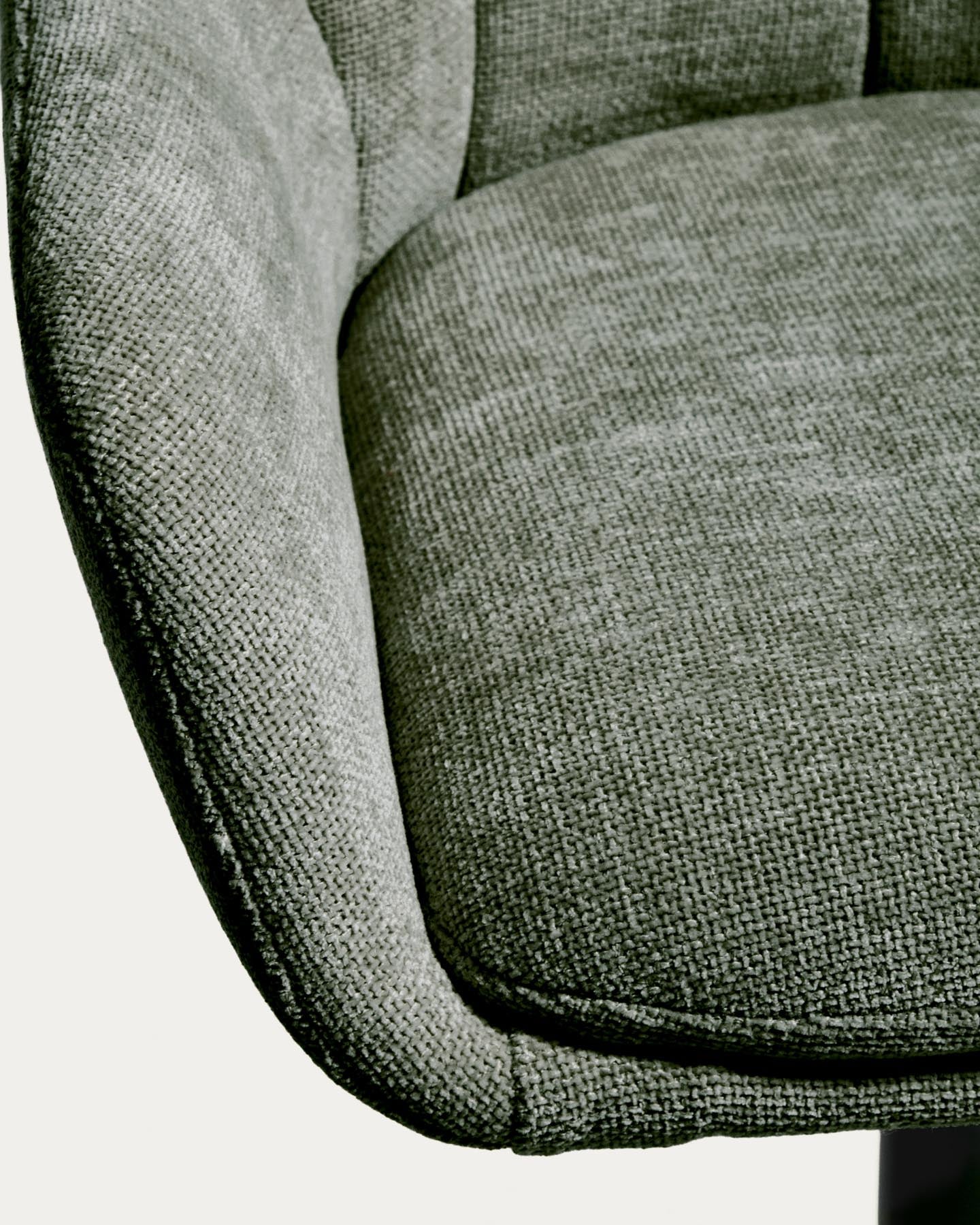 Drehhocker Dorina mit grüner Chenille und Stahlbeinen mit grünem Finish in Grün präsentiert im Onlineshop von KAQTU Design AG. Barhocker ist von Kave Home