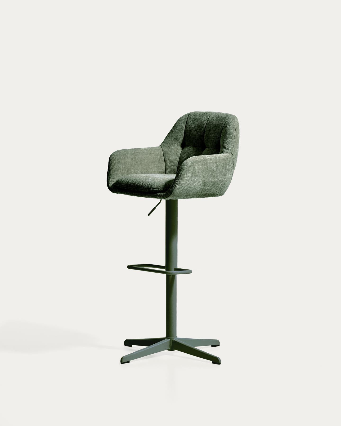 Drehhocker Dorina mit grüner Chenille und Stahlbeinen mit grünem Finish in Grün präsentiert im Onlineshop von KAQTU Design AG. Barhocker ist von Kave Home