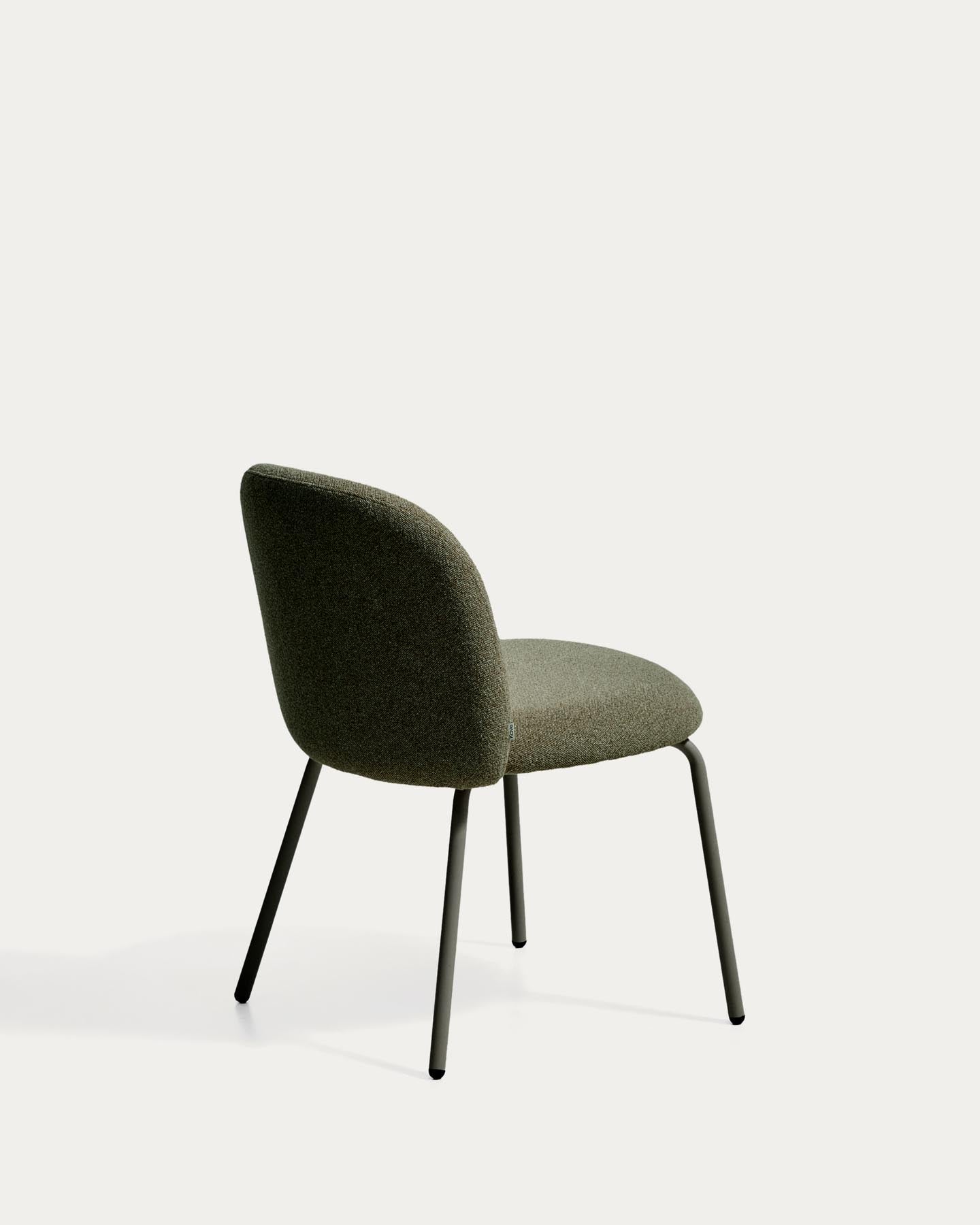 Stuhl Arino mit grüner Chenille und grünen Metallbeinen FSC 100% in Grün präsentiert im Onlineshop von KAQTU Design AG. Stuhl ist von Kave Home