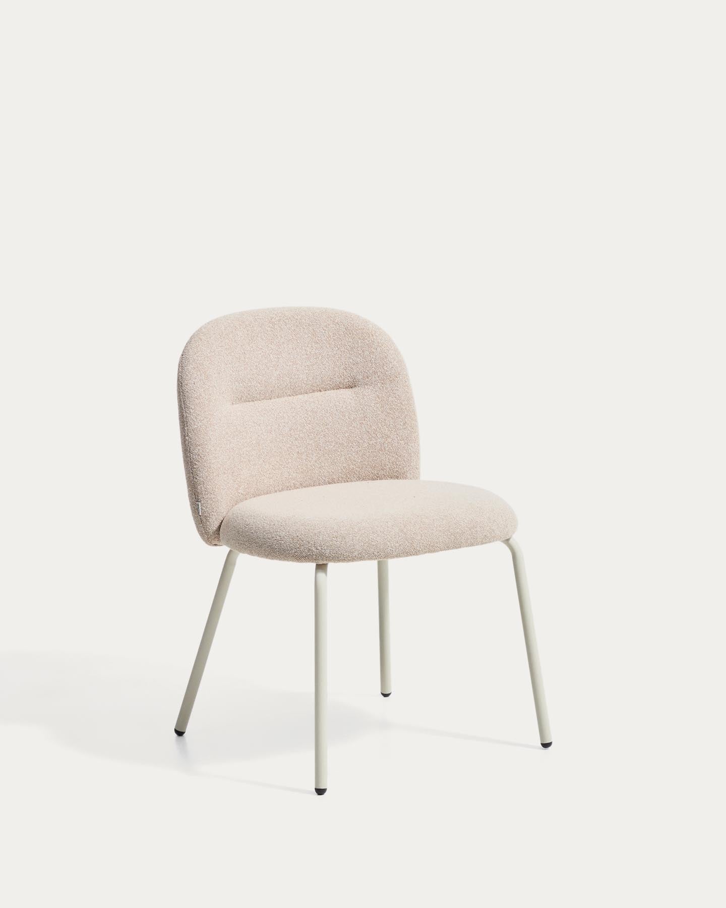 Stuhl Arino mit beiger Chenille und beigen Metallbeinen FSC 100% in Beige präsentiert im Onlineshop von KAQTU Design AG. Stuhl ist von Kave Home