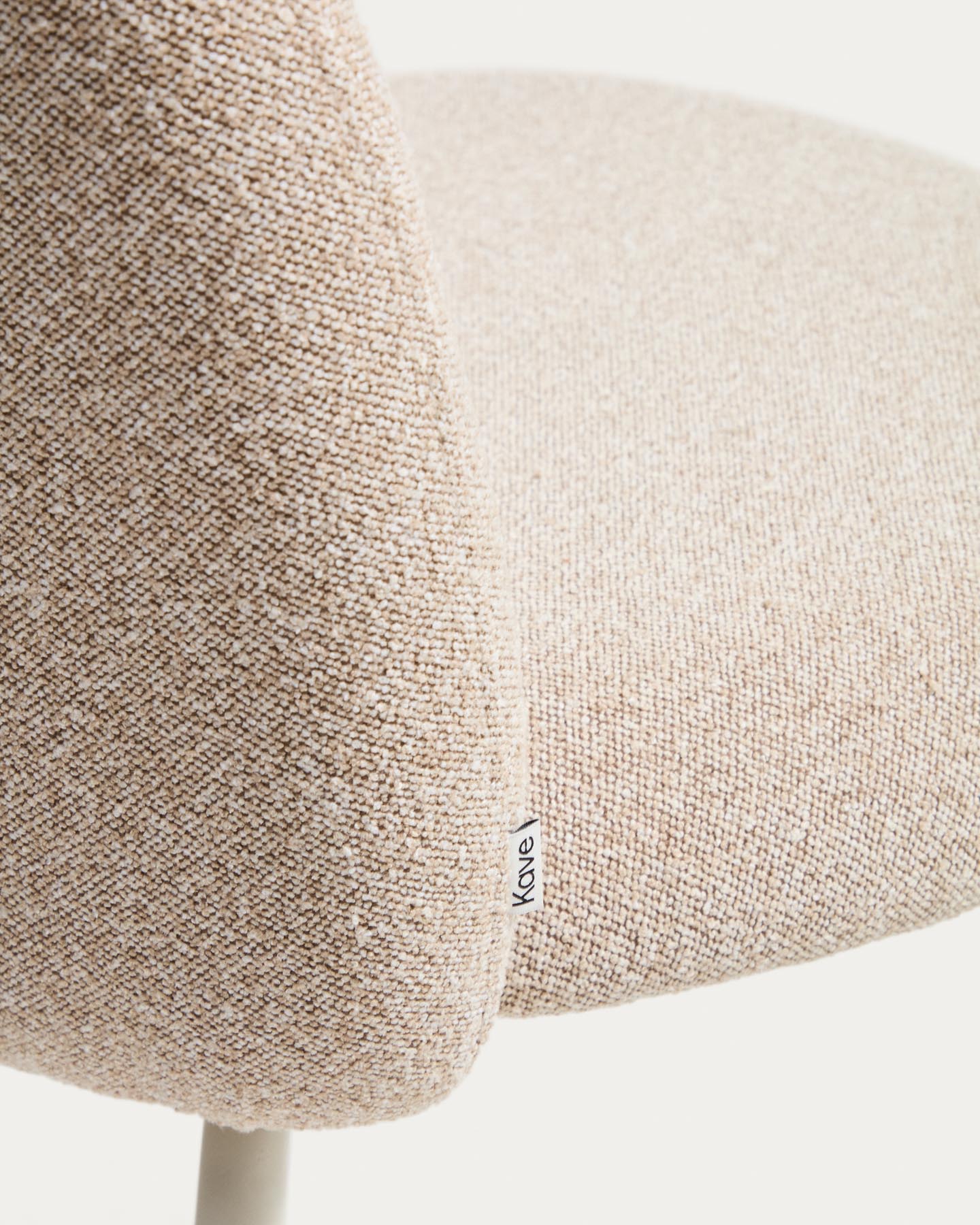 Stuhl Arino mit beiger Chenille und beigen Metallbeinen FSC 100% in Beige präsentiert im Onlineshop von KAQTU Design AG. Stuhl ist von Kave Home