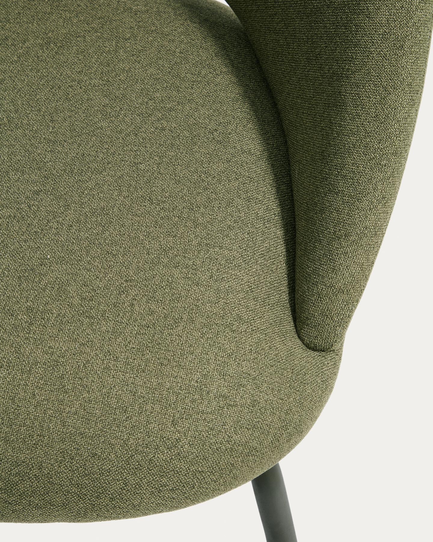 Stuhl Bonali mit grüner Chenille und grünen Metallbeinen, FSC Mix Credit in Grün präsentiert im Onlineshop von KAQTU Design AG. Stuhl ist von Kave Home
